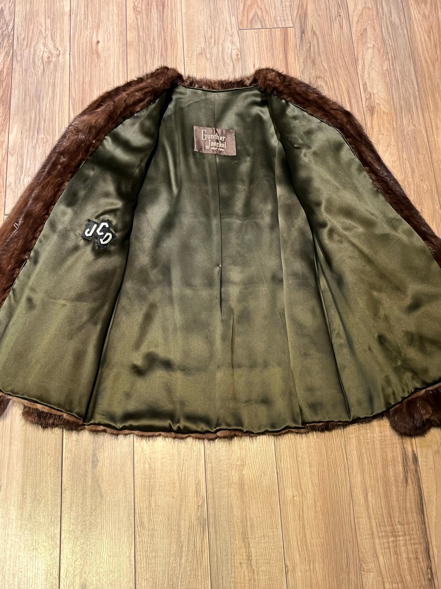 Vintage Gunter Jackal New York fur jacket with hook and eye closures, two front pockets and a “J.C.D” monogram on the inside lining.
Chest 40”