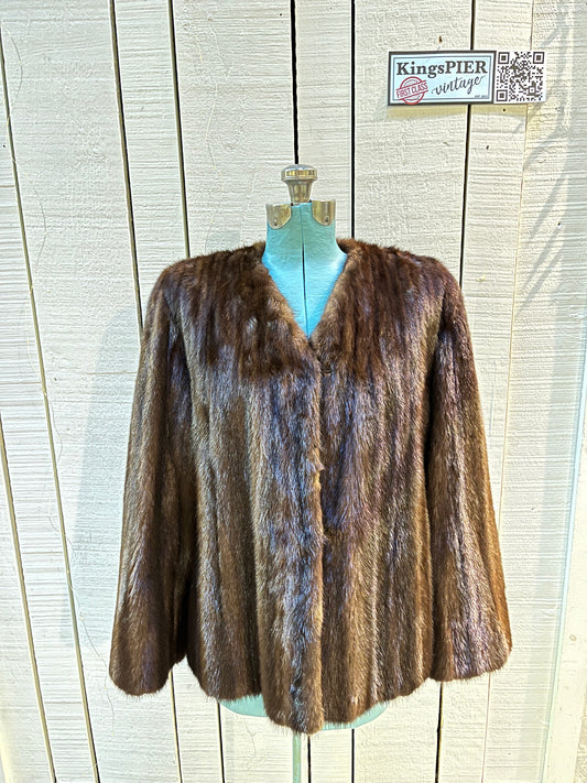 Vintage Gunter Jackal New York fur jacket with hook and eye closures, two front pockets and a “J.C.D” monogram on the inside lining.
Chest 40”