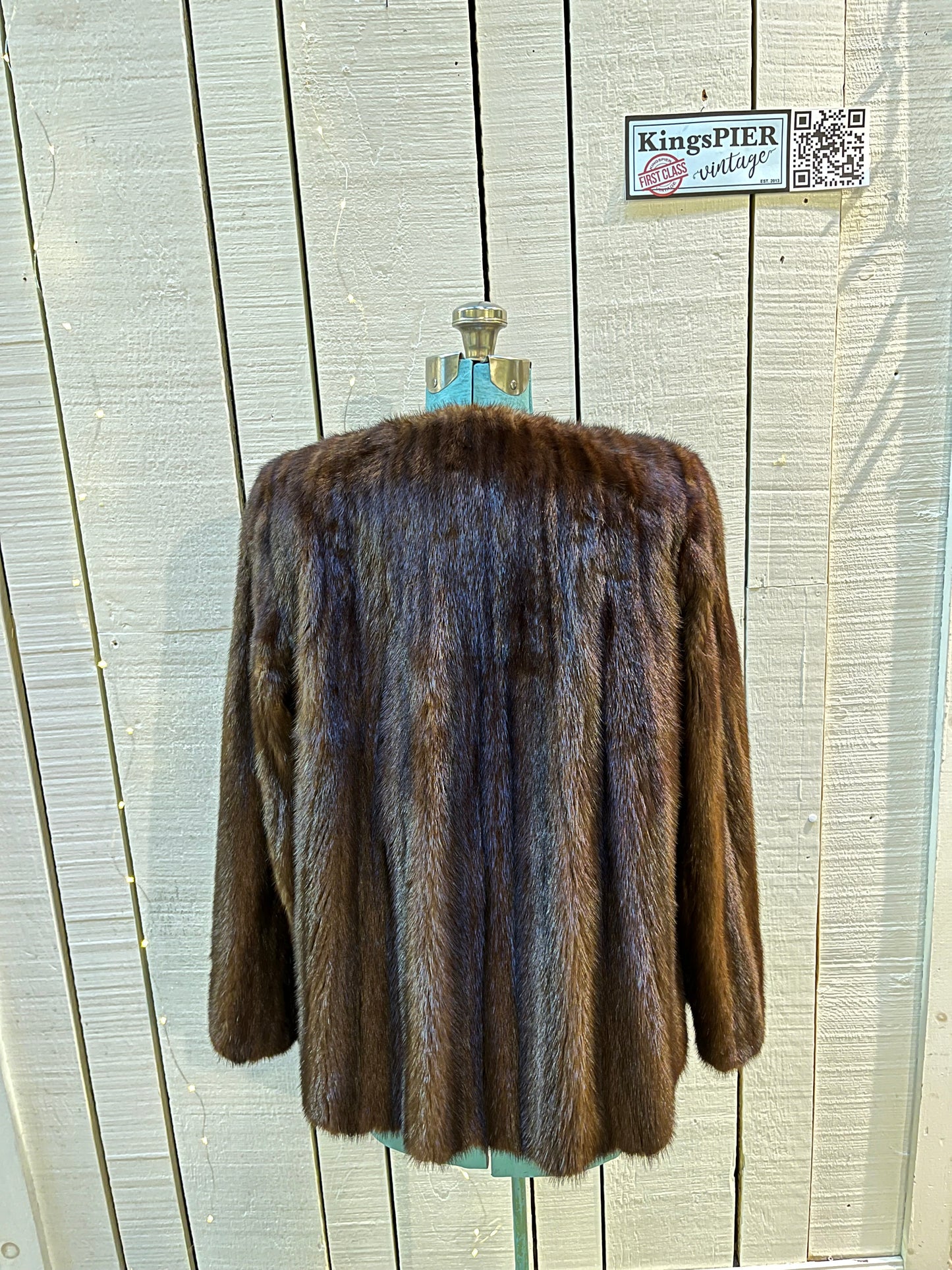 Vintage Gunter Jackal New York fur jacket with hook and eye closures, two front pockets and a “J.C.D” monogram on the inside lining.
Chest 40”
