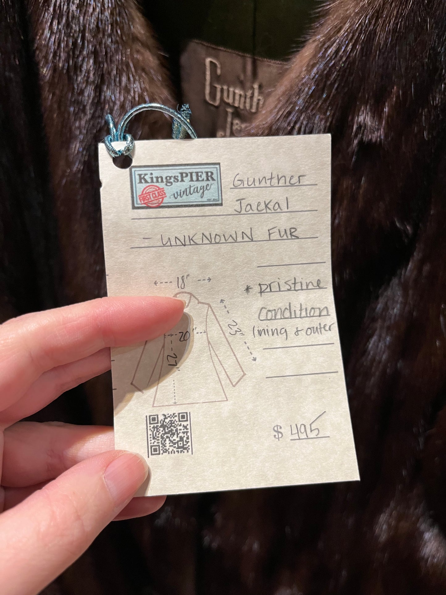 Vintage Gunter Jackal New York fur jacket with hook and eye closures, two front pockets and a “J.C.D” monogram on the inside lining.
Chest 40”