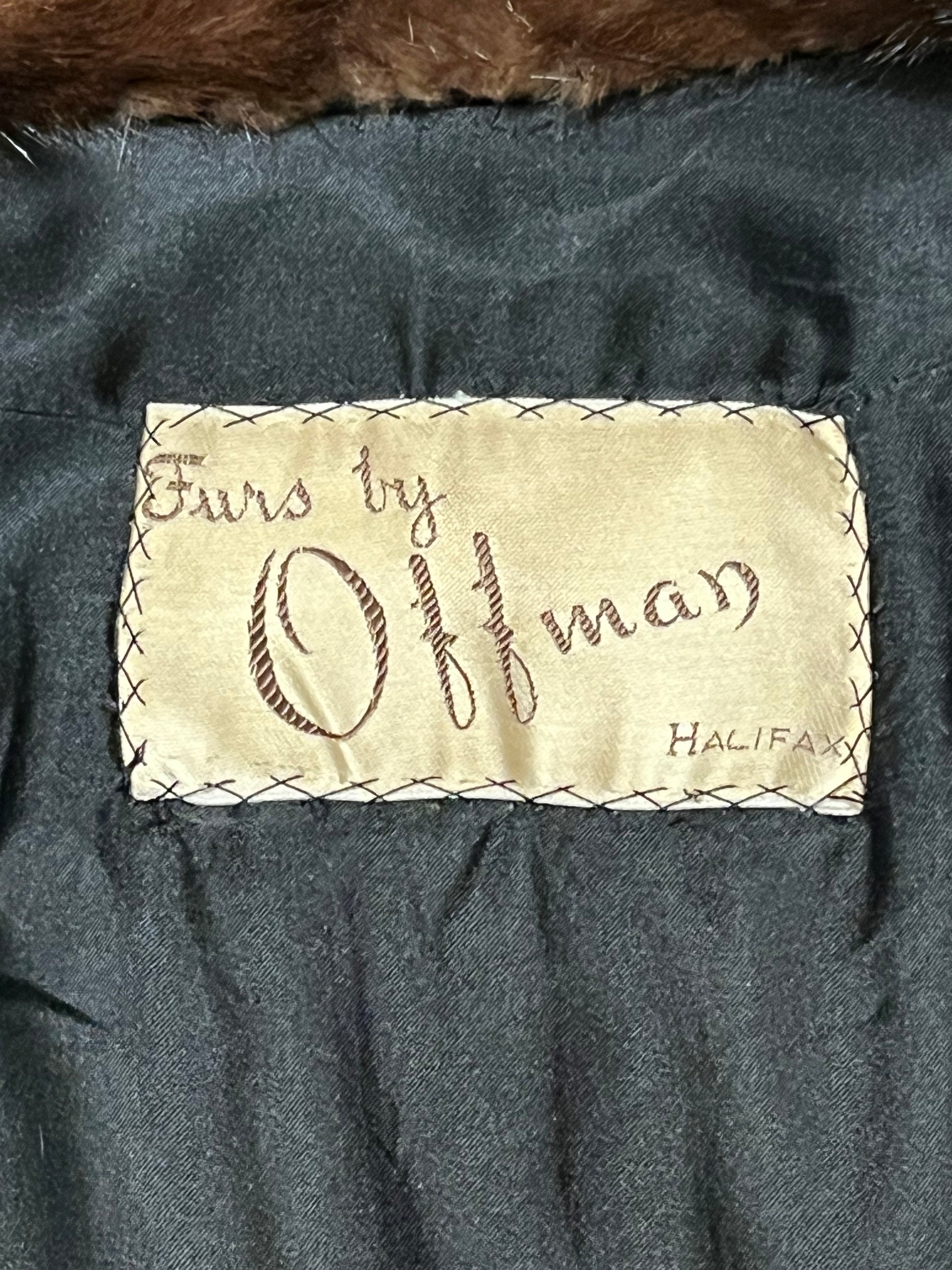 Vintage Furs by Offman brown fur coat with two from pockets, inside pocket, hook and eye closures and a satin lining with lace details.
Made in Canada
Size 10