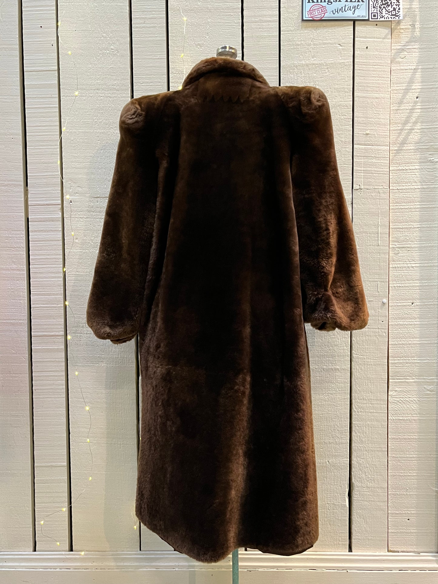 Vintage shorn beaver long fur coat with two front pockets, one inside pocket balloon sleeves and flower decorated button closures.
Chest 42”