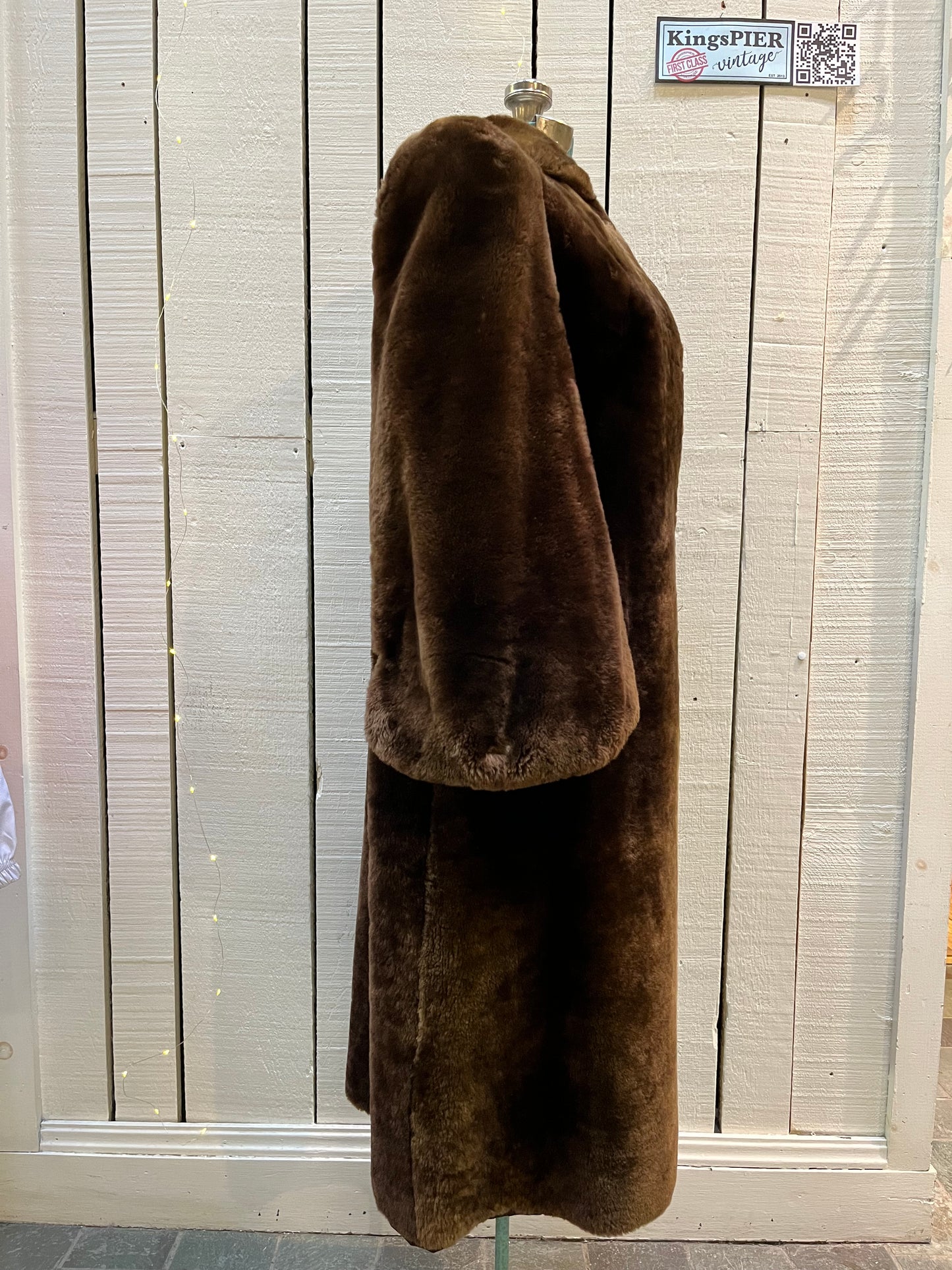 Vintage shorn beaver long fur coat with two front pockets, one inside pocket balloon sleeves and flower decorated button closures.
Chest 42”