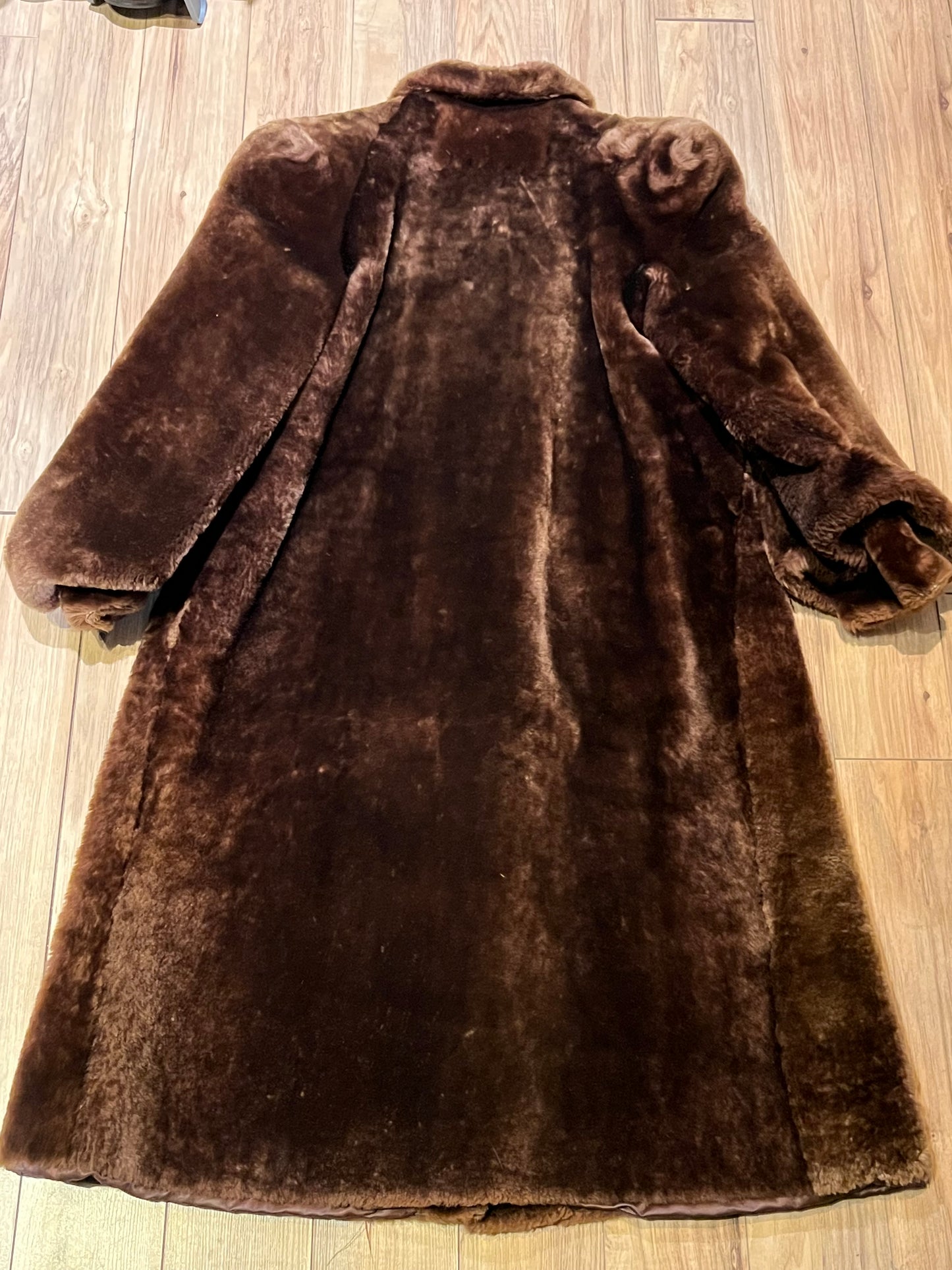 Vintage shorn beaver long fur coat with two front pockets, one inside pocket balloon sleeves and flower decorated button closures.
Chest 42”