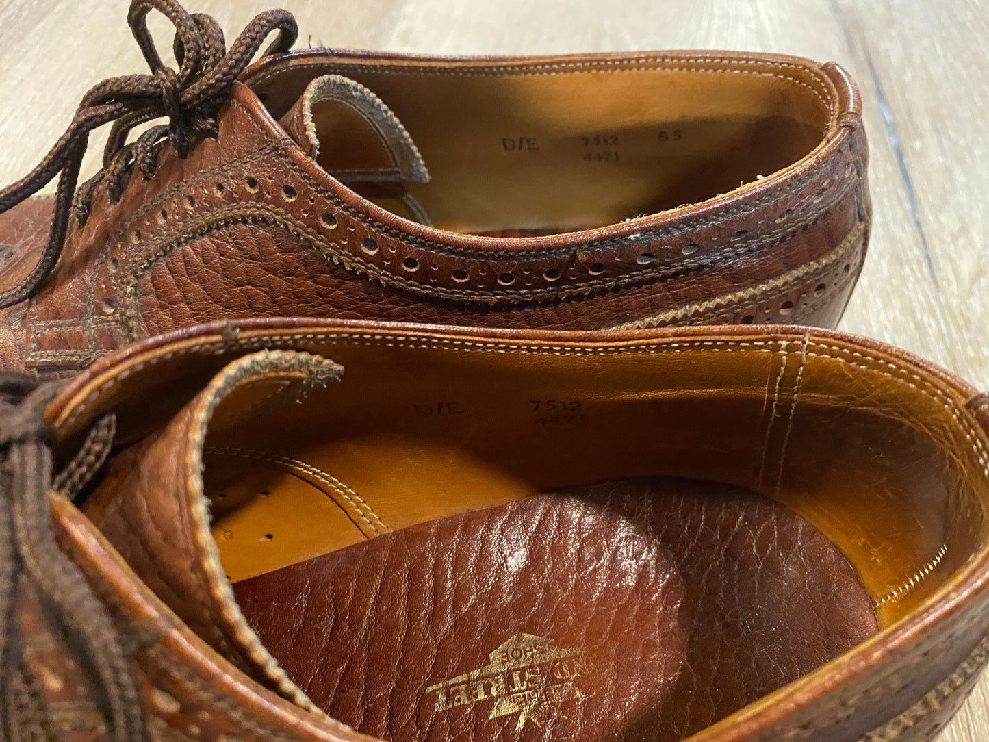 Kingspier Vintage - Brown Full Grain Leather Full Brogue Wingtip Derbies Dack's Bond Street, Sizes: 9.5M 11.5W 42.5EURO, Made in Canada, Leather Soles, Phillips Cushion No Mark Rubber Heels