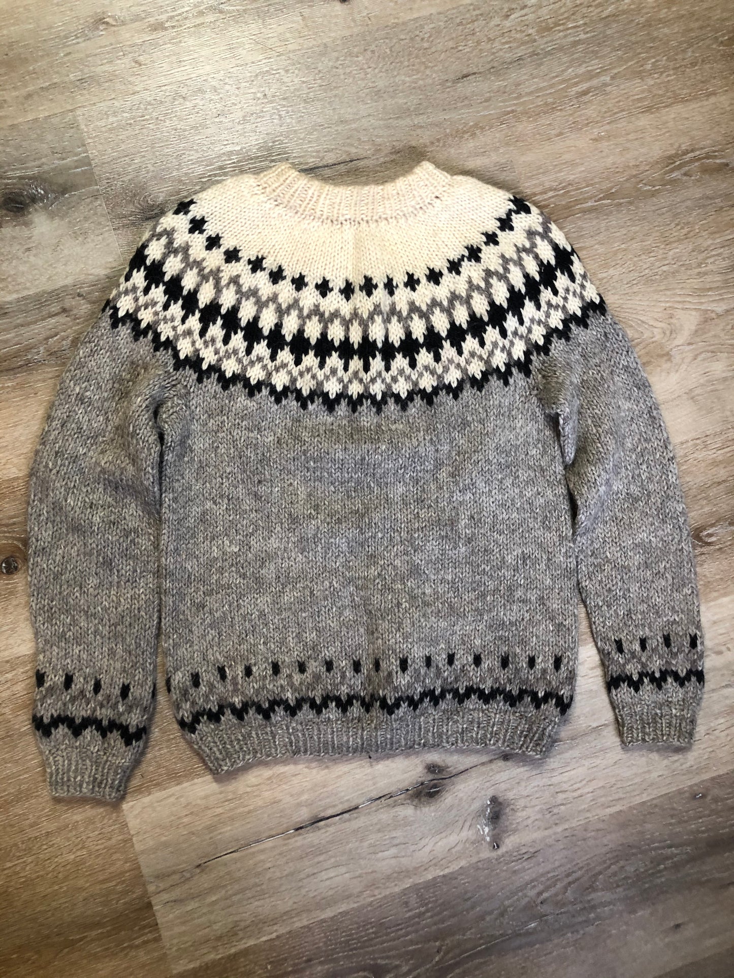 Kingspier Vintage - Handknit wool lopi sweater with grey, white and black design. Made in Nova Scotia, Canada. Size small.