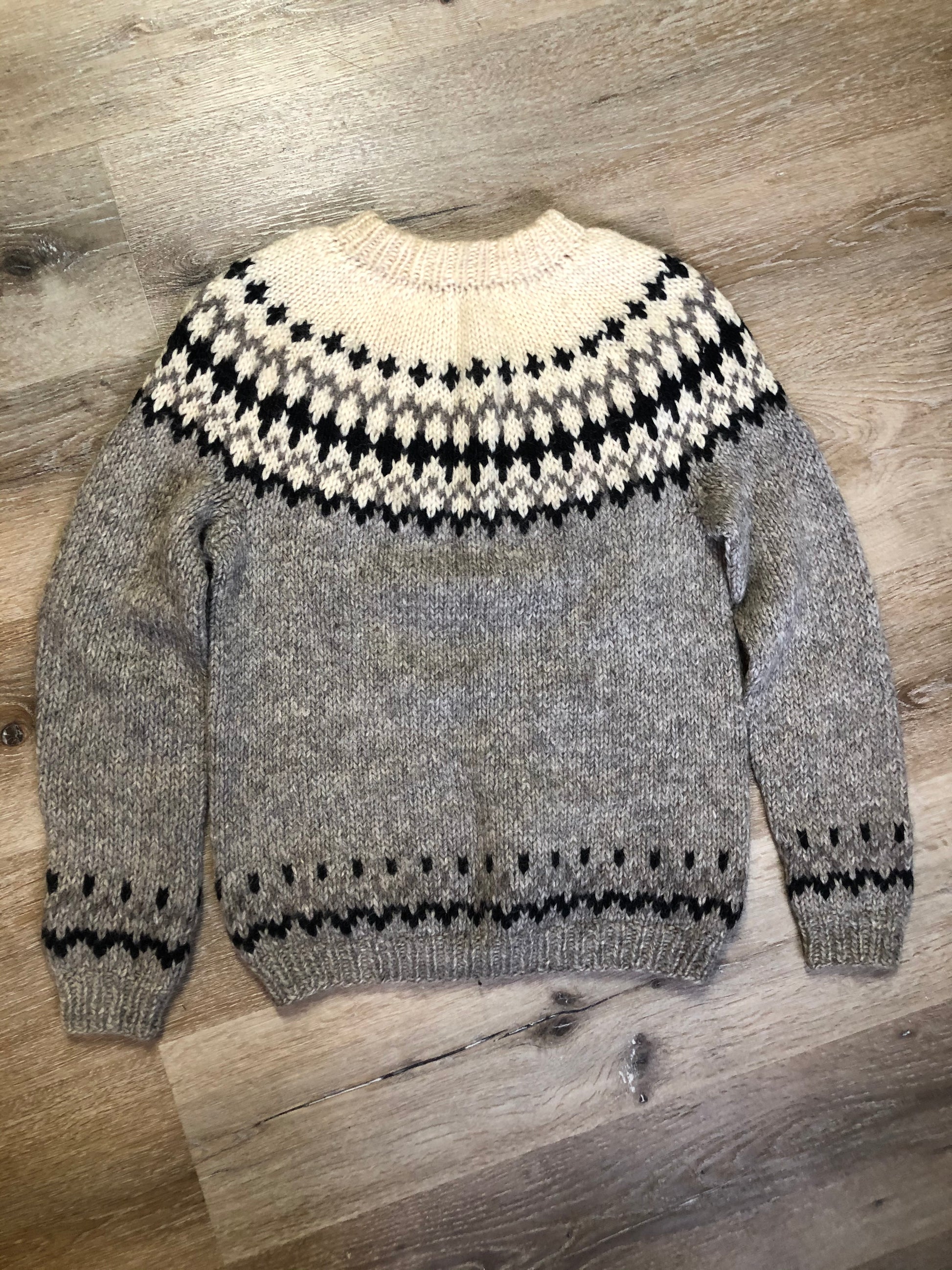 Kingspier Vintage - Handknit wool lopi sweater with grey, white and black design. Made in Nova Scotia, Canada. Size small.