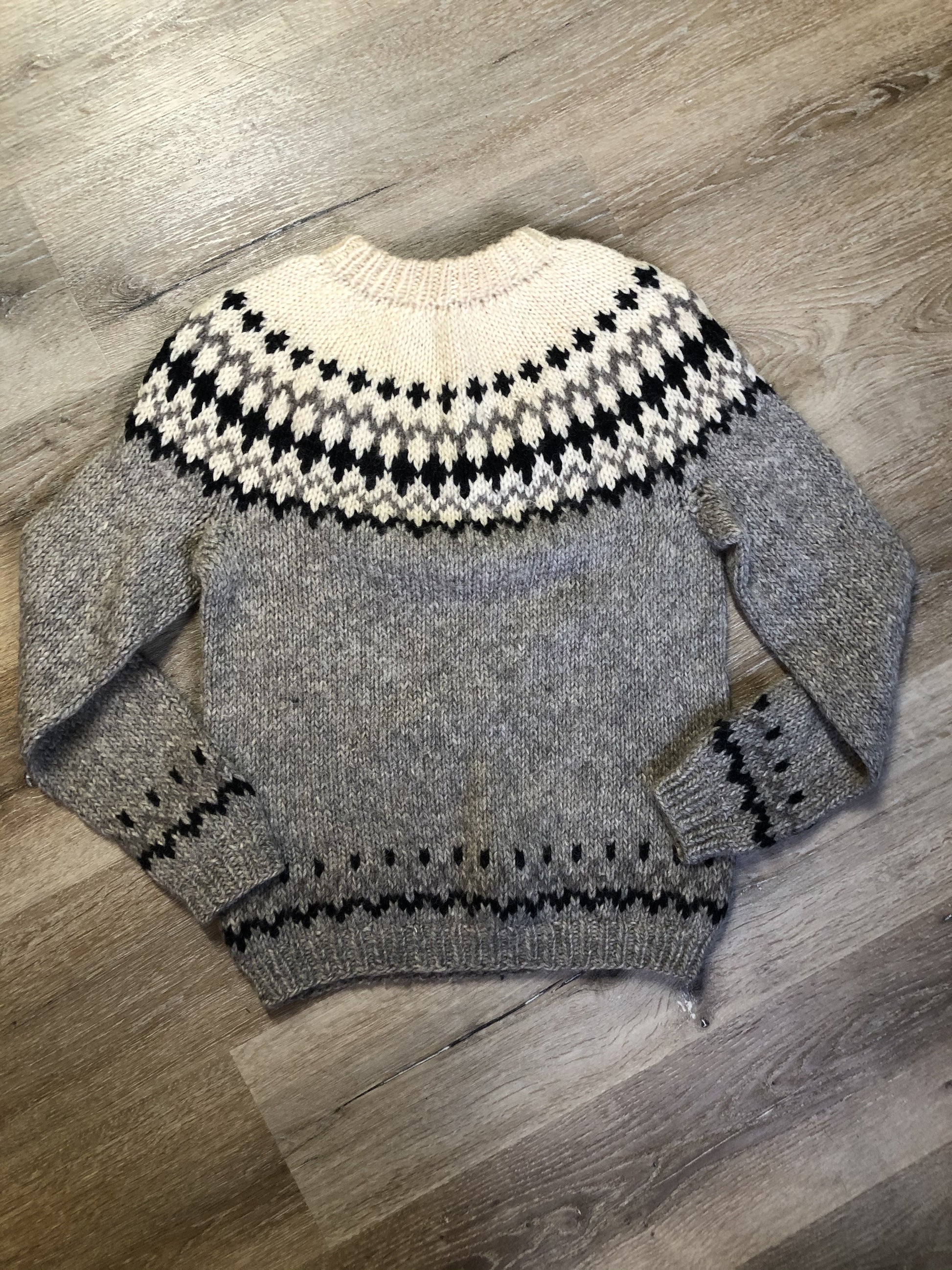 Kingspier Vintage - Handknit wool lopi sweater with grey, white and black design. Made in Nova Scotia, Canada. Size small.
