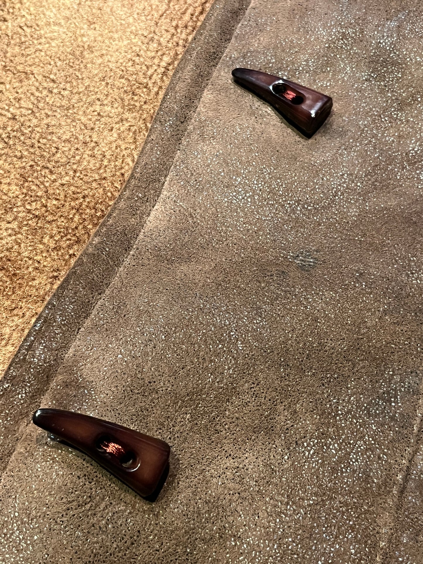 Vintage Bozena hand-made brown shearling coat with fur trim, toggle closures and two front pockets.
Size Medium