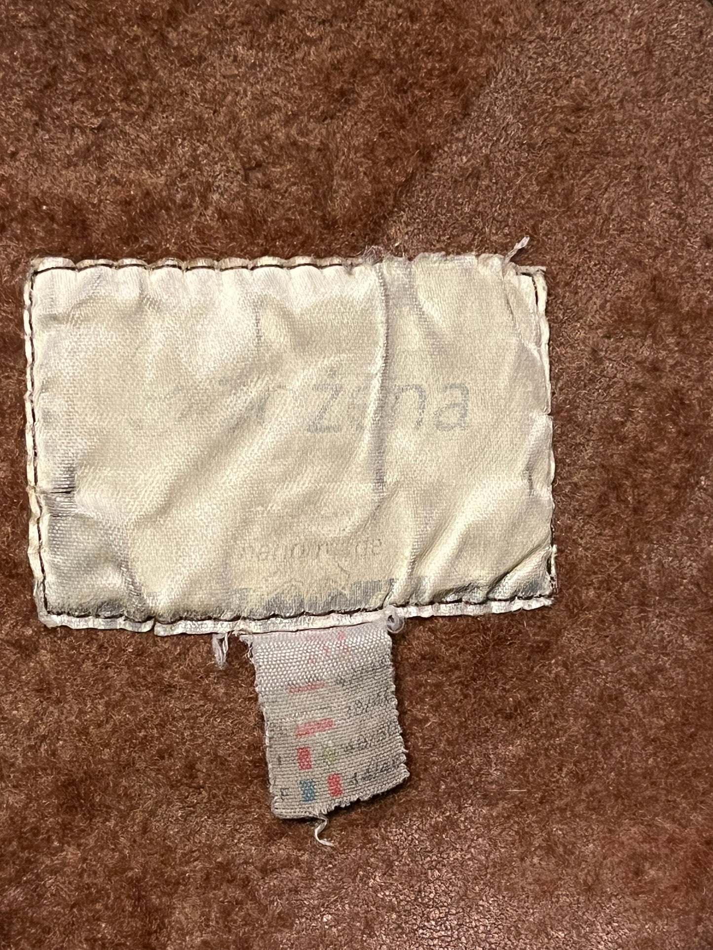 Vintage Bozena hand-made brown shearling coat with fur trim, toggle closures and two front pockets.
Size Medium