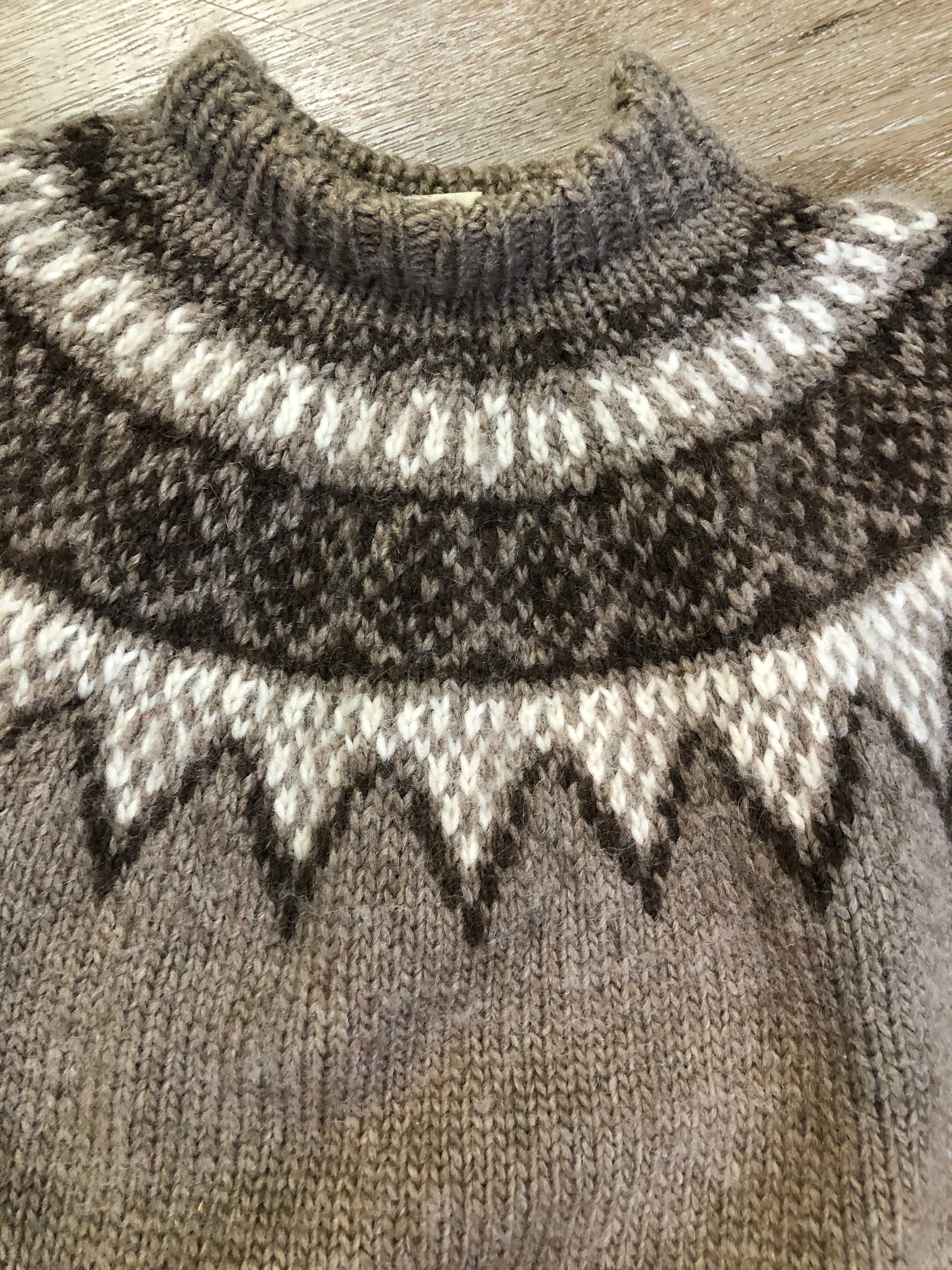 Kingspier Vintage - Handknit natural wool lopi sweater with brown and cream design. Made in Nova Scotia, Canada. Size medium.