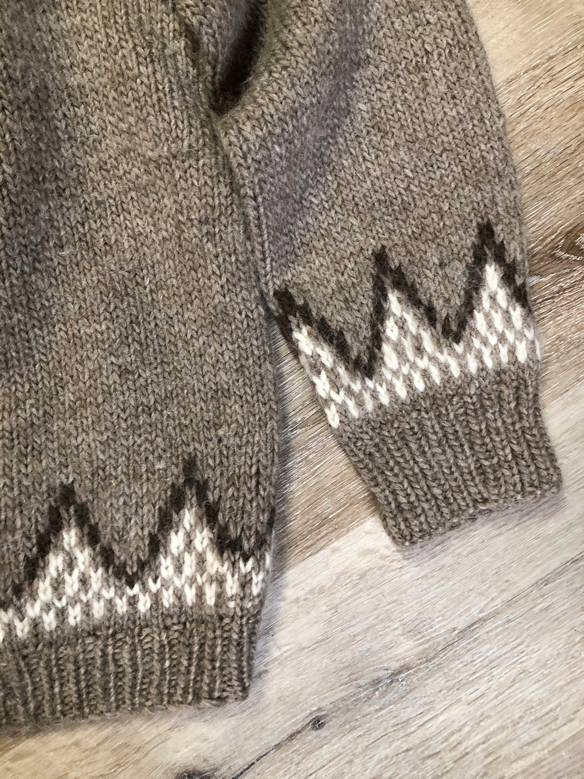 Kingspier Vintage - Handknit natural wool lopi sweater with brown and cream design. Made in Nova Scotia, Canada. Size medium.