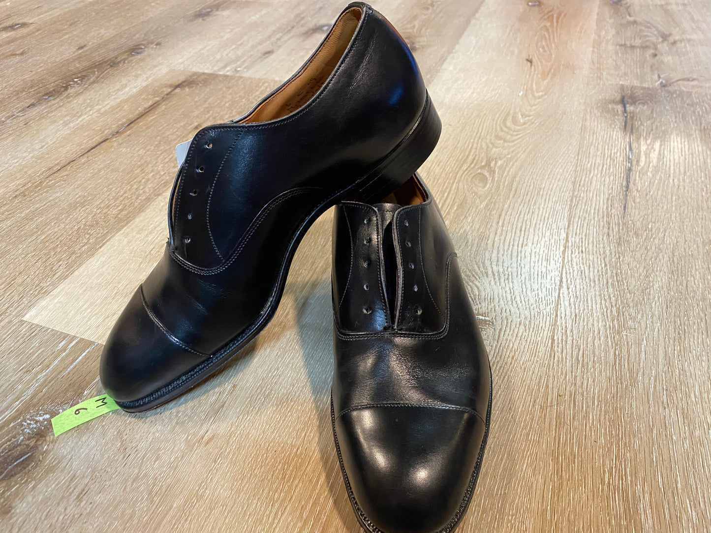Kingspier Vintage - Black Cap Toe Oxfords by Alan McAfee LTD London W.I.- Sizes: 6M 7.5W 38-39EURO, Made in England, Leather Soles