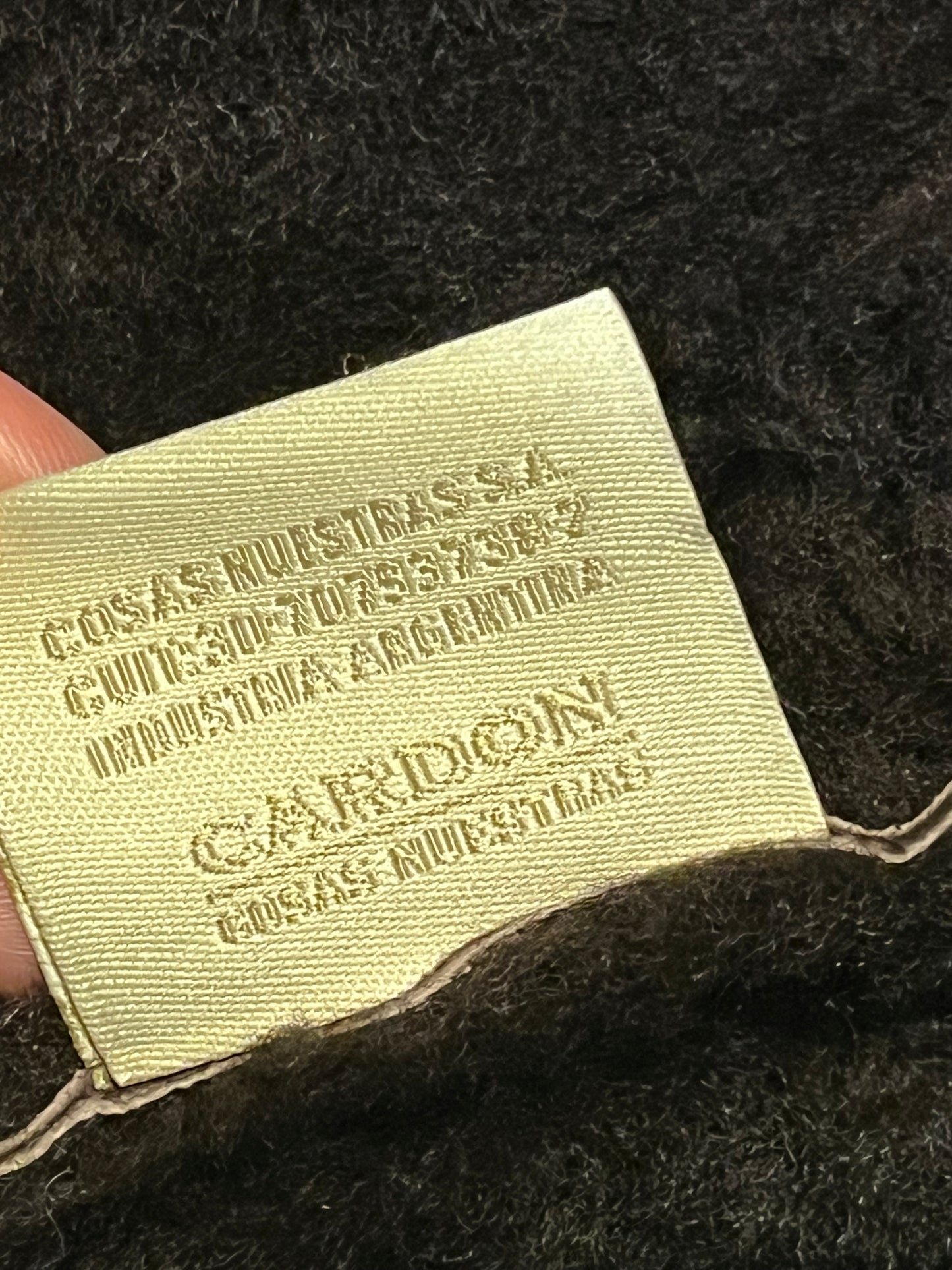 Vintage Cardon brown shearling jacket with two front pockets and button closures.
Made in Argentina
Size 38”