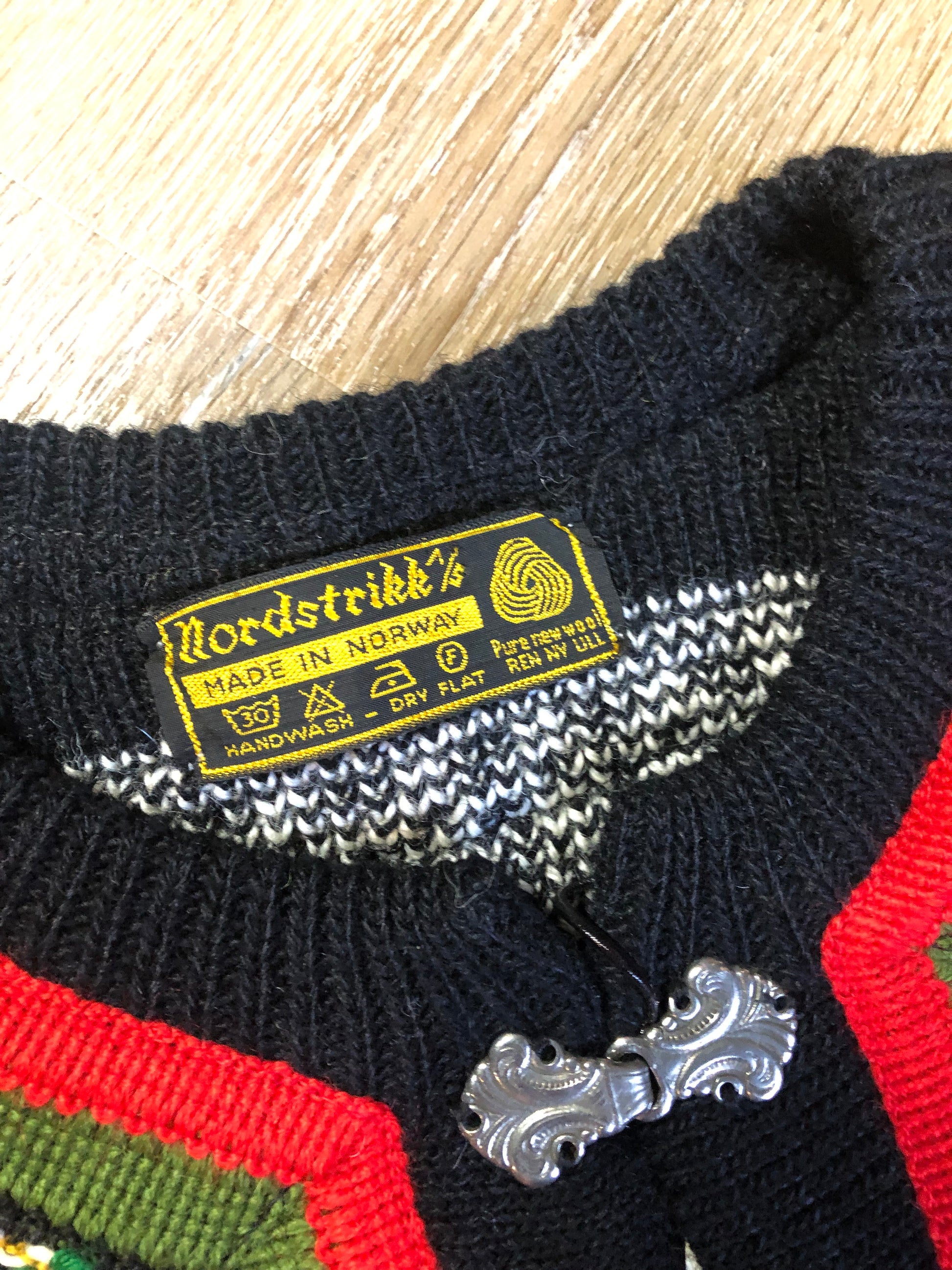 Vintage Nordstrikk 100% wool cardigan with colourful Norwegian pattern and pewter clasps. NWOT. Made in Norway - Kingspier Vintage