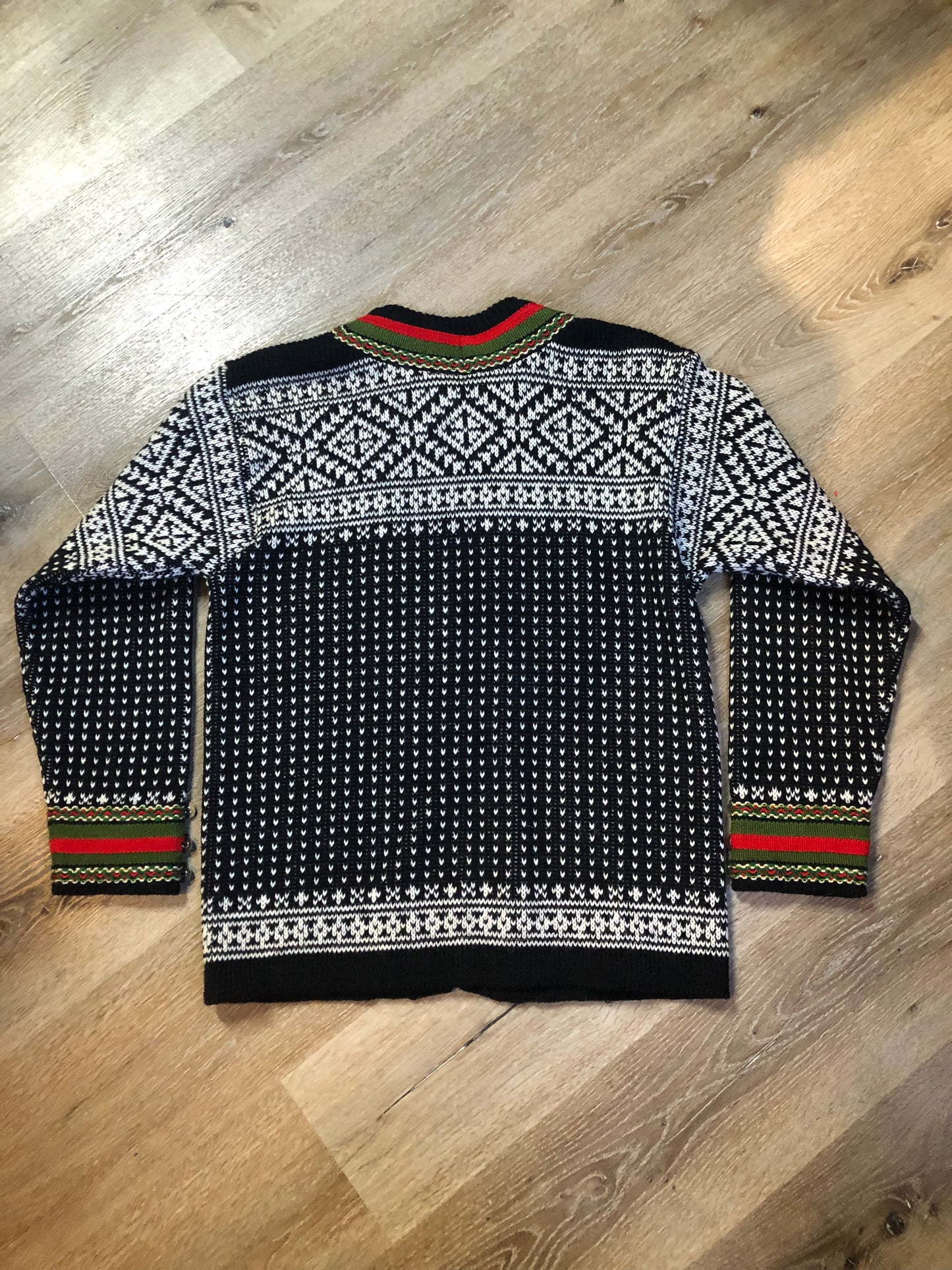 Vintage Nordstrikk 100% wool cardigan with colourful Norwegian pattern and pewter clasps. NWOT. Made in Norway - Kingspier Vintage