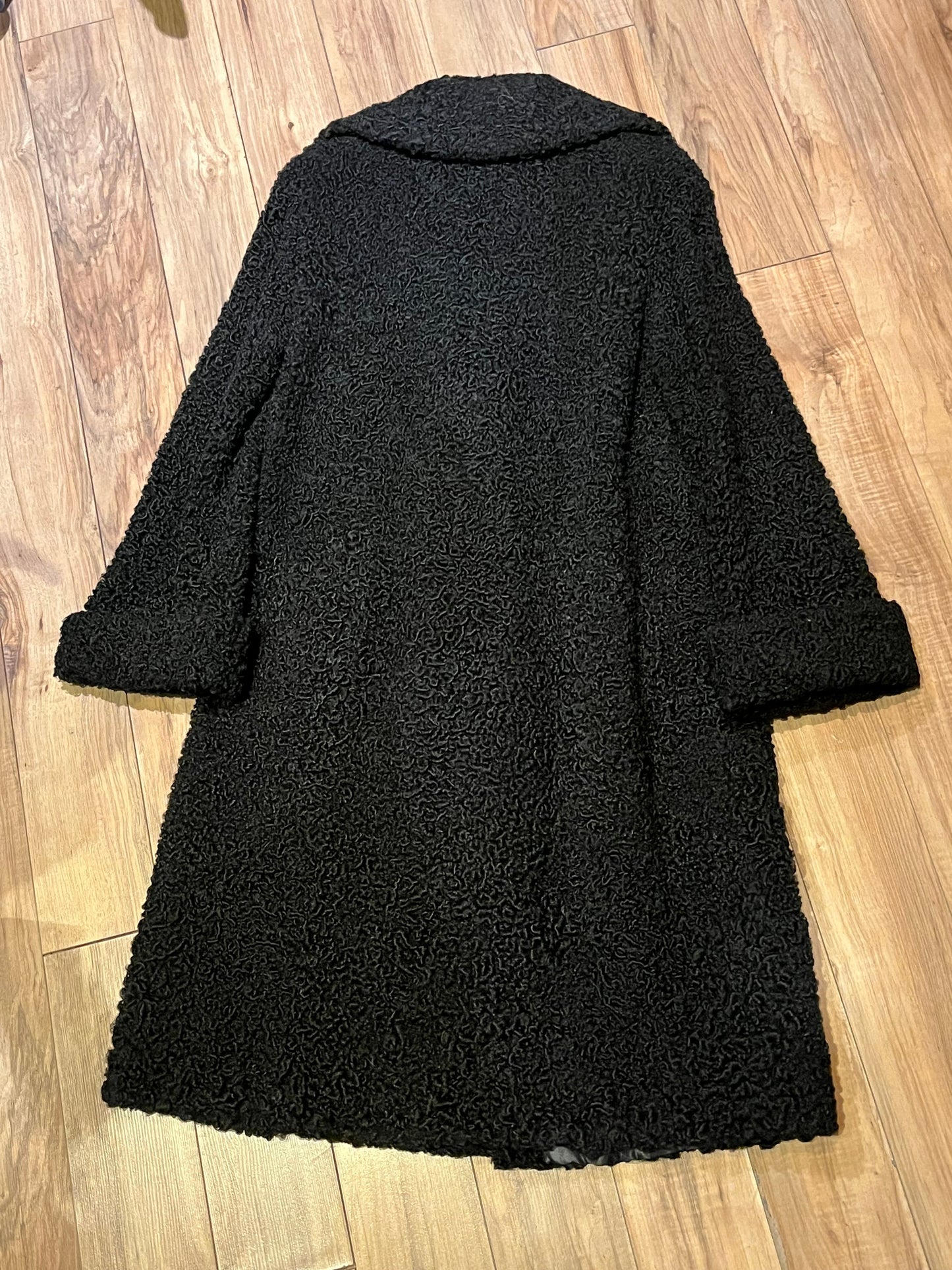 Vintage Maritime Furriers LTD black persian lamb fur coat with two front pockets, button closures and a satin lining with flower motif.
Chest 38”
