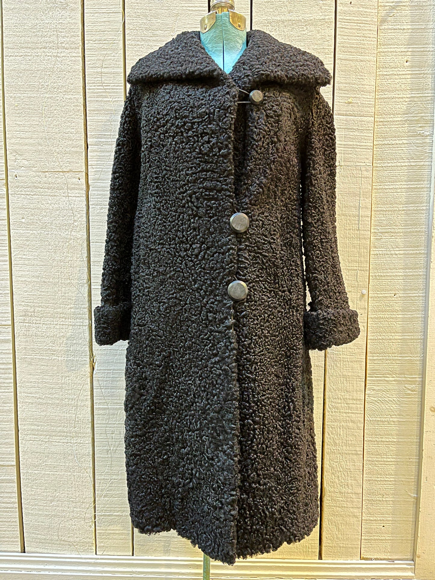 Vintage Maritime Furriers LTD black persian lamb fur coat with two front pockets, button closures and a satin lining with flower motif.
Chest 38”