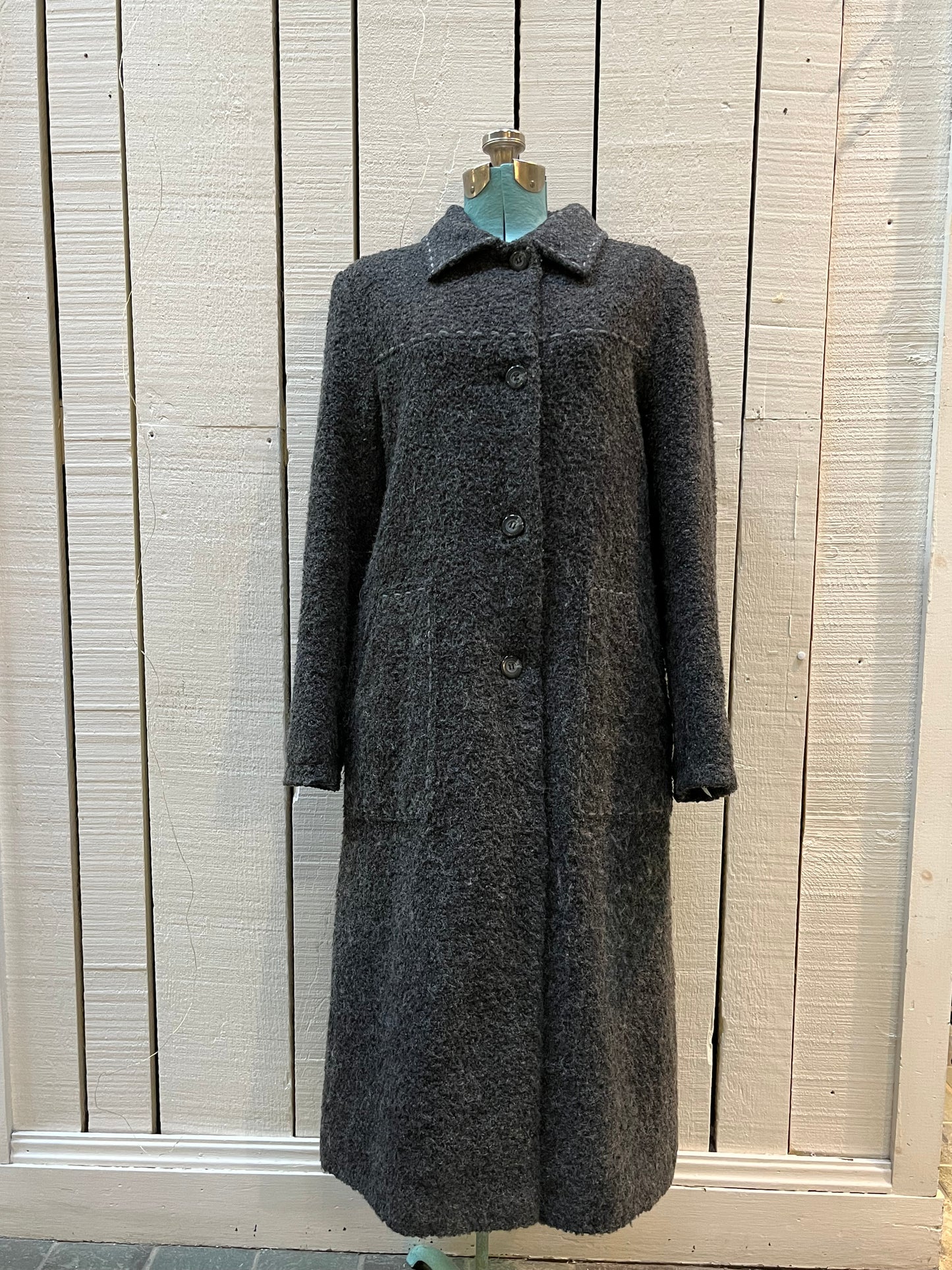 Vintage U-Tex Design long grey wool blend (55% wool/ 25% polyester/ 20% nylon) coat with button closures, two front patch pockets and removable mongolian wool style collar.
Made in Moldova