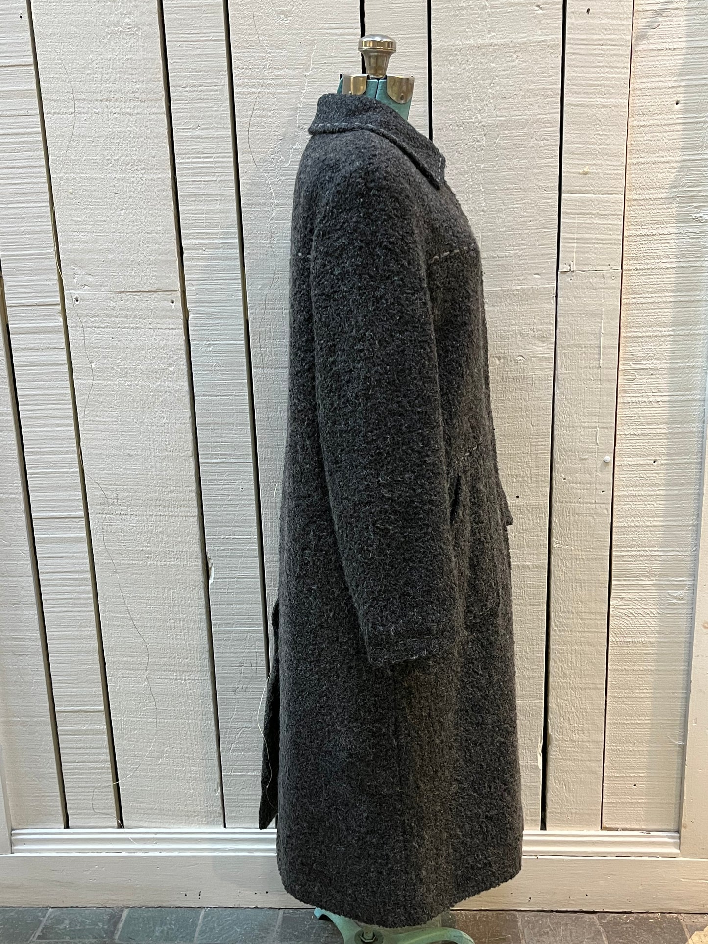 Vintage U-Tex Design long grey wool blend (55% wool/ 25% polyester/ 20% nylon) coat with button closures, two front patch pockets and removable mongolian wool style collar.
Made in Moldova