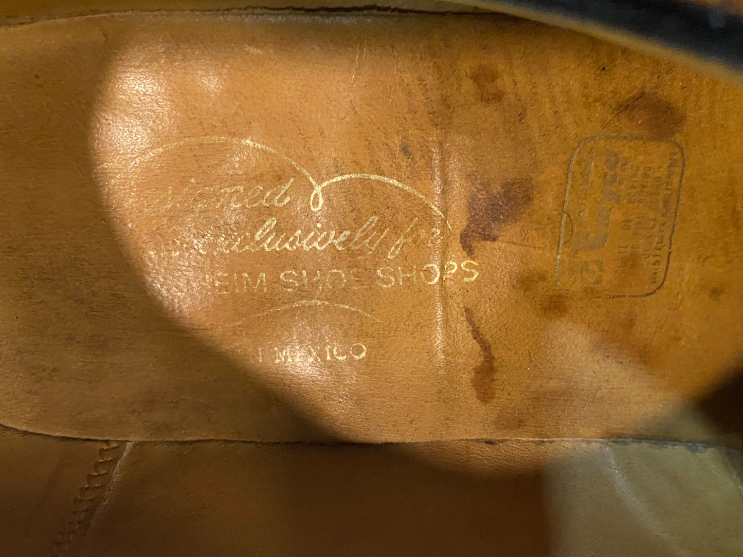 Kingspier Vintage - Light Brown Full Brogue Wingtip Derbies by Florsheim - Sizes: 8M 10W 41EURO, Made in Mexico, Designed and Made Exclusively for Florsheim Shoe Shop, Leather Soles and Insoles