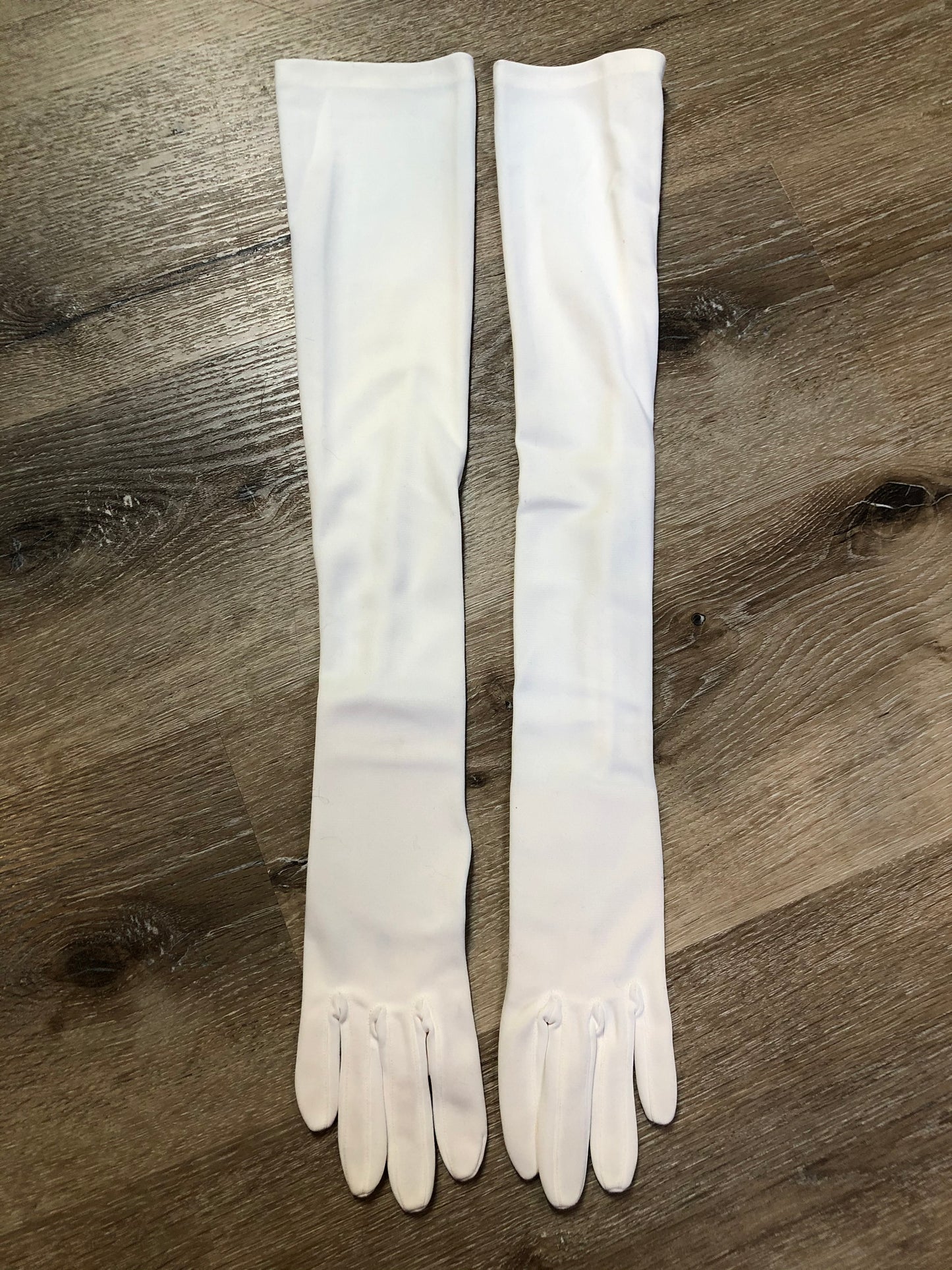 Kingspier Vintage - Vintage Dents white “mousquetaire” long sleeved evening glove. Nylon blend. Size small womens.