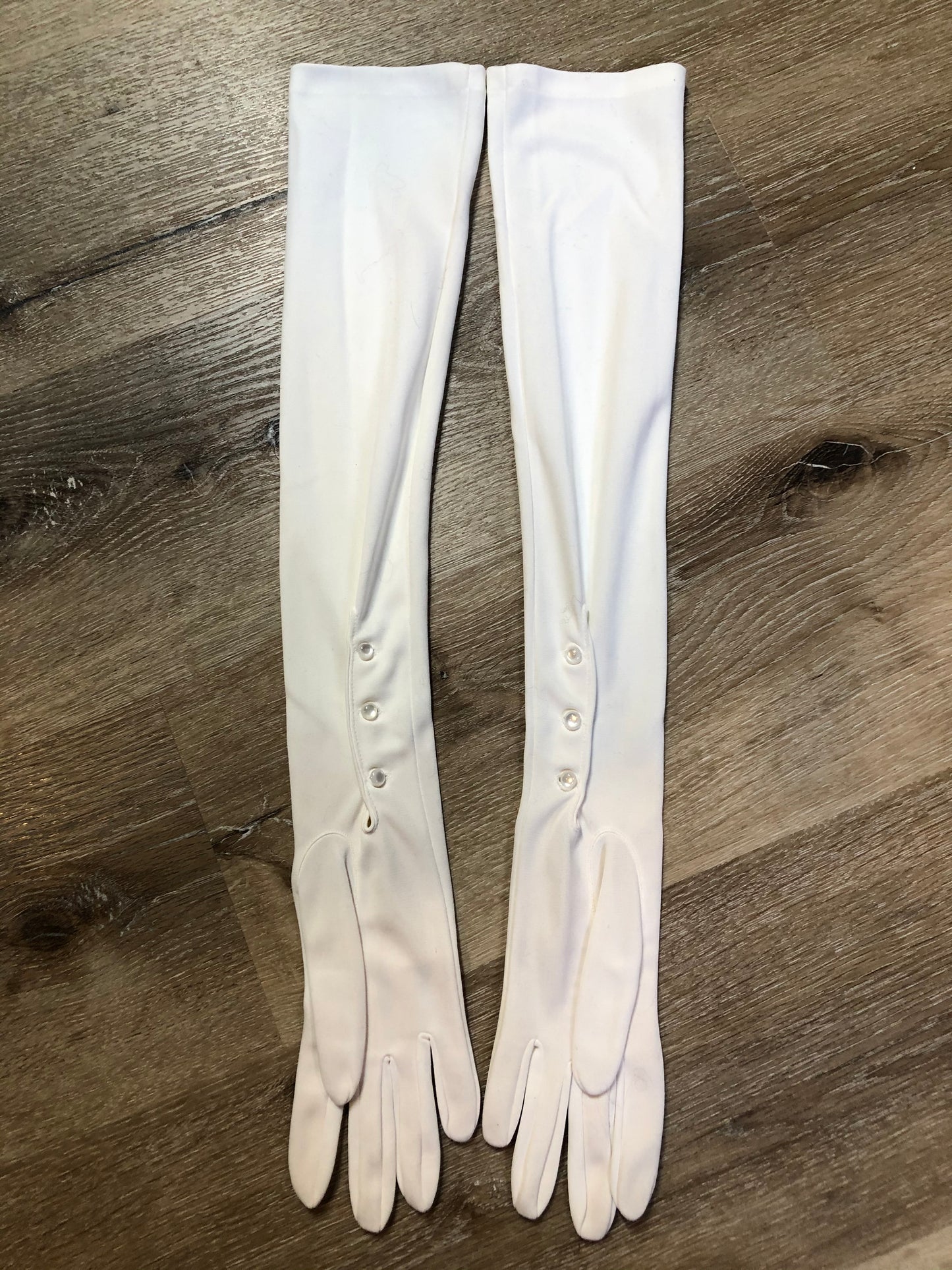 Kingspier Vintage - Vintage Dents white “mousquetaire” long sleeved evening glove. Nylon blend. Size small womens.