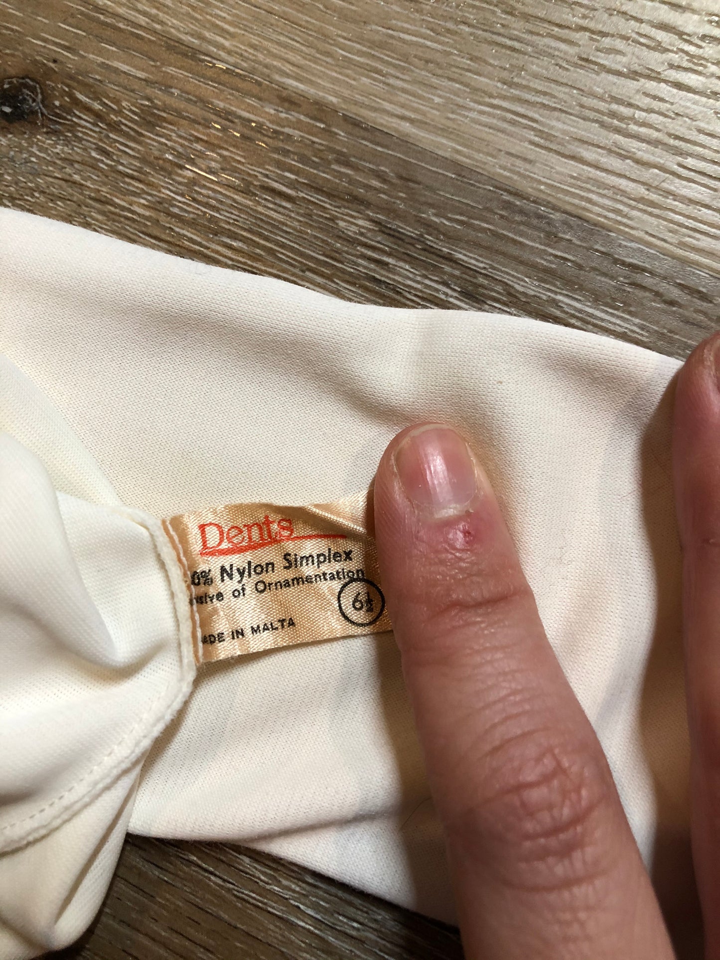 Kingspier Vintage - Vintage Dents white “mousquetaire” long sleeved evening glove. Nylon blend. Size small womens.