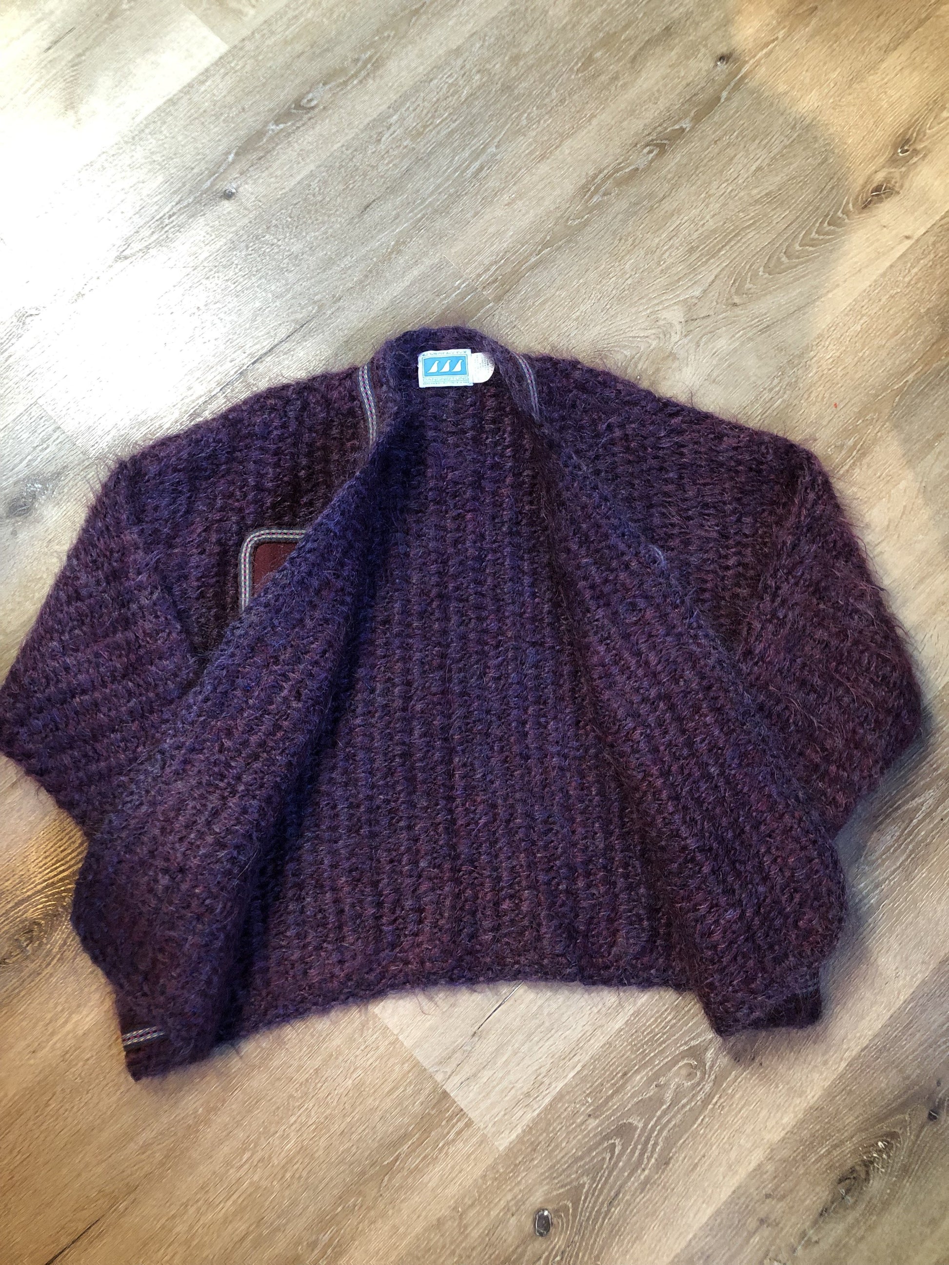 Vintage Pangnirtung Inuit handmade 100% wool cardigan in vibrant purples with felt applique designs and colourful embroidered trim. Made in Canada. - Kingspier Vintage