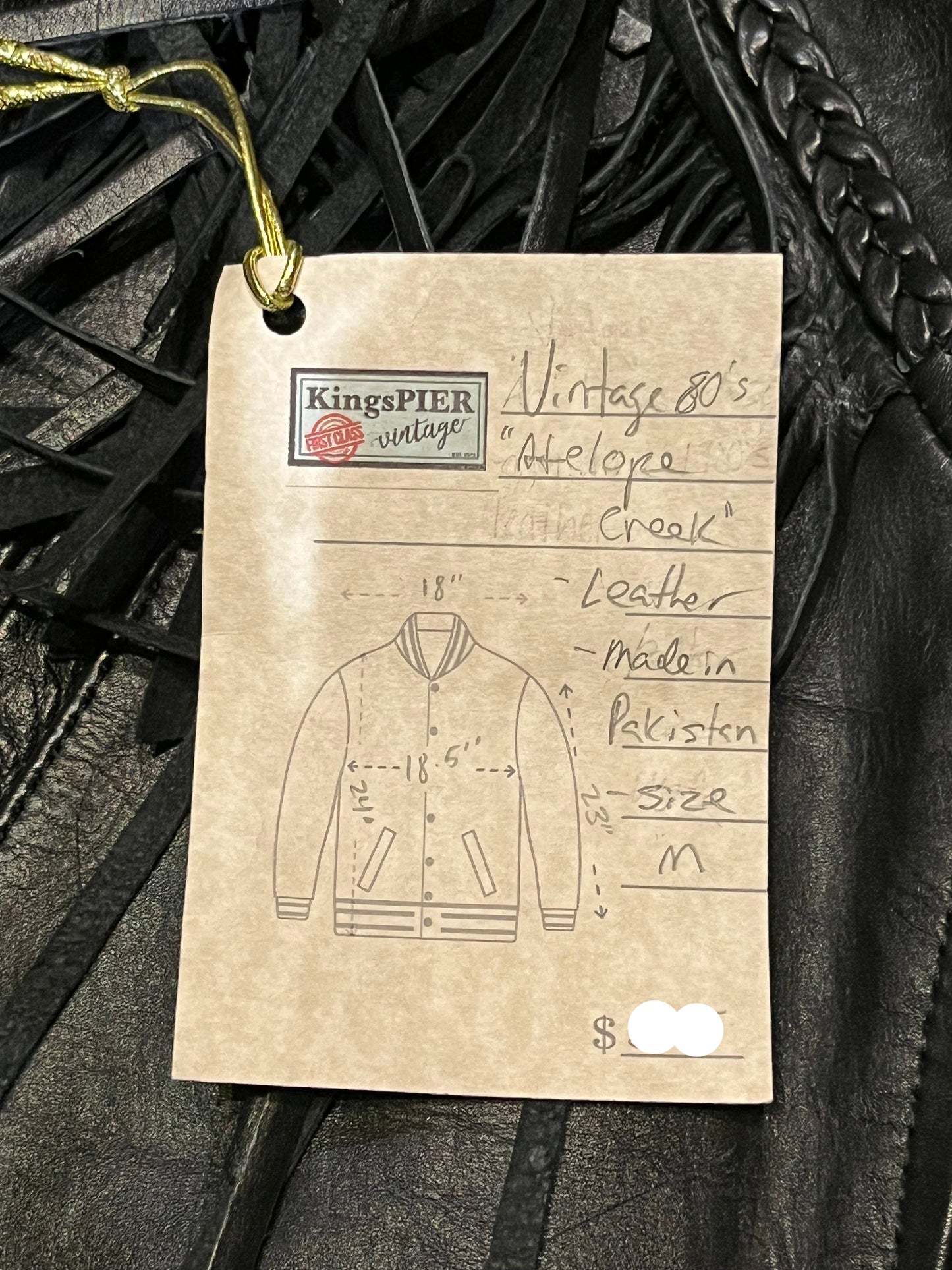 Vintage 80’s Antelope Creek leather jacket with fringe, lace up ties in at the sides, zipper closure and suede rose details.
Made in Pakistan
Size Medium