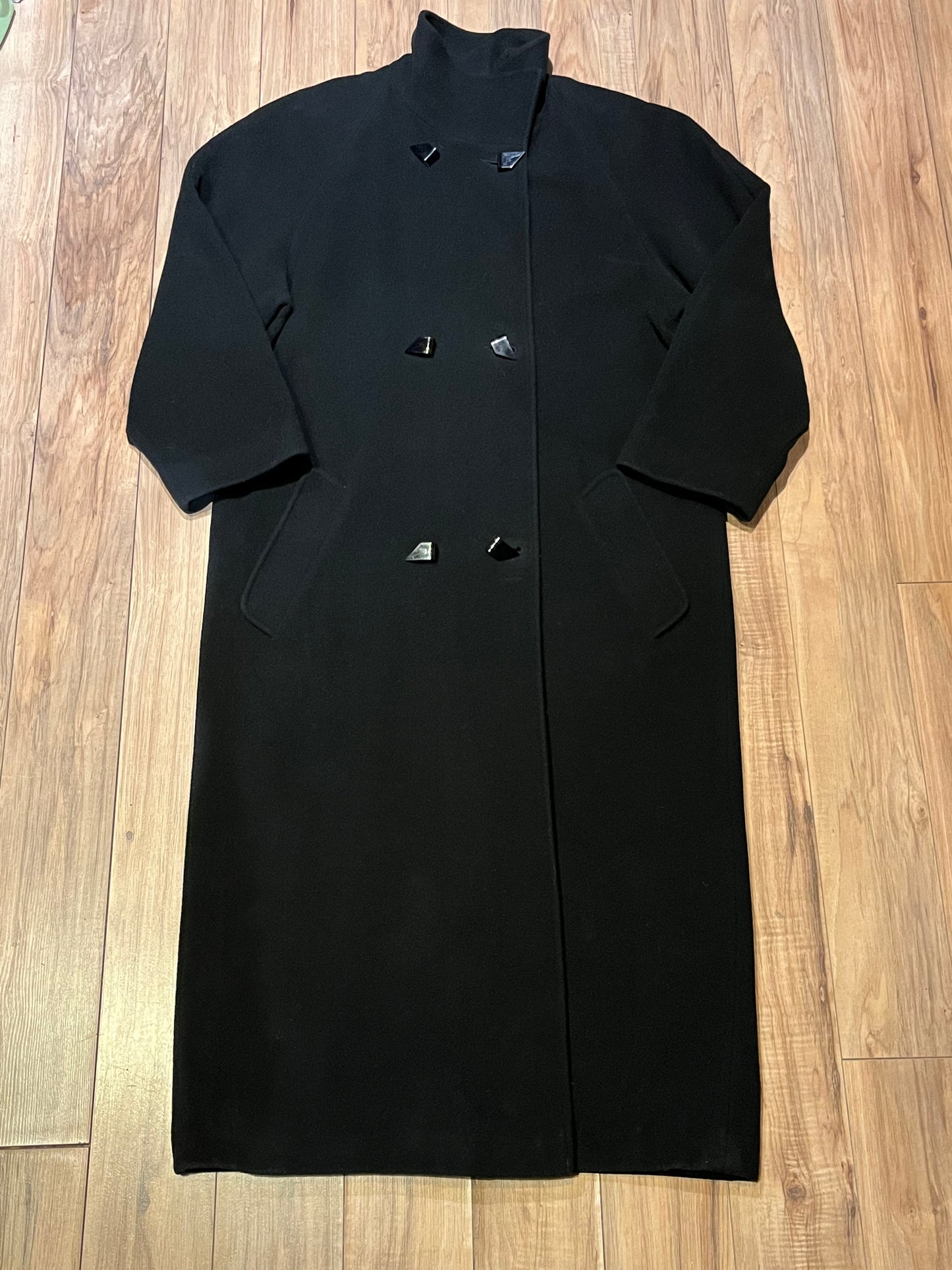 Vintage L’image by Irving Posluns wool blend (60% wool/ 25% cashmere/ 15% nylon) long black coat with unique button closures and two front pockets.
Union Made in Canada
Chest 42”