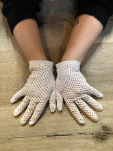 Load image into Gallery viewer, Kingspier Vintage - Vintage white crochet lightweight gloves. Womens size small with some stretch.

