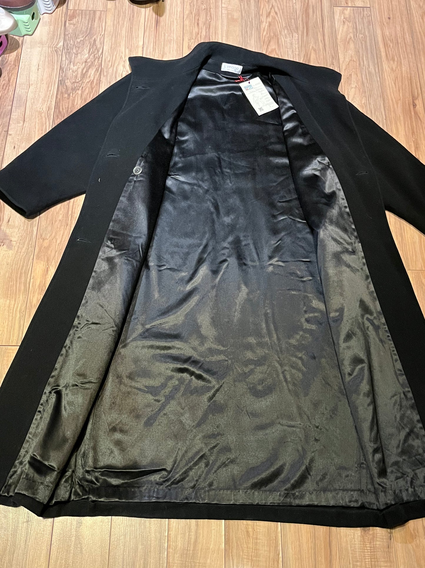 Vintage L’image by Irving Posluns wool blend (60% wool/ 25% cashmere/ 15% nylon) long black coat with unique button closures and two front pockets.
Union Made in Canada
Chest 42”