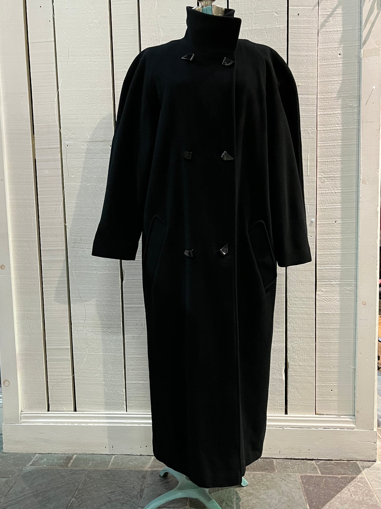 Vintage L’image by Irving Posluns wool blend (60% wool/ 25% cashmere/ 15% nylon) long black coat with unique button closures and two front pockets.
Union Made in Canada
Chest 42”
