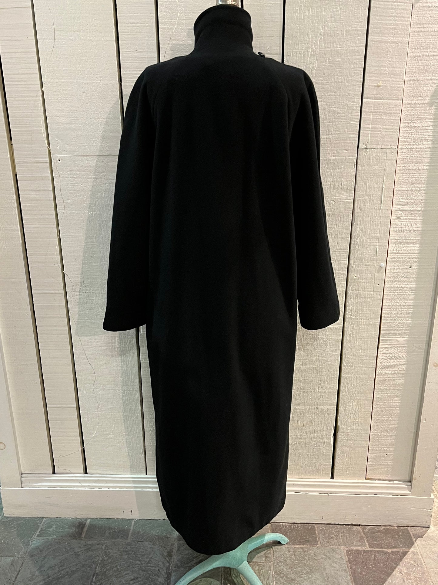 Vintage L’image by Irving Posluns wool blend (60% wool/ 25% cashmere/ 15% nylon) long black coat with unique button closures and two front pockets.
Union Made in Canada
Chest 42”