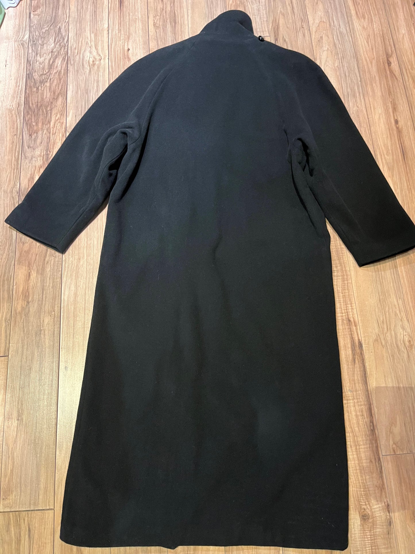 Vintage L’image by Irving Posluns wool blend (60% wool/ 25% cashmere/ 15% nylon) long black coat with unique button closures and two front pockets.
Union Made in Canada
Chest 42”