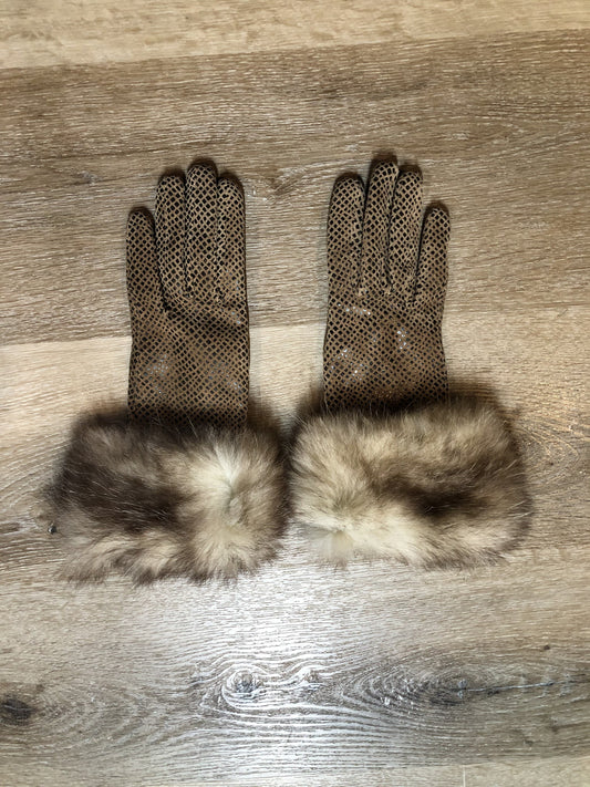 Kingspier Vintage - Snakeskin embossed leather gloves with fur trim. Womens size small.