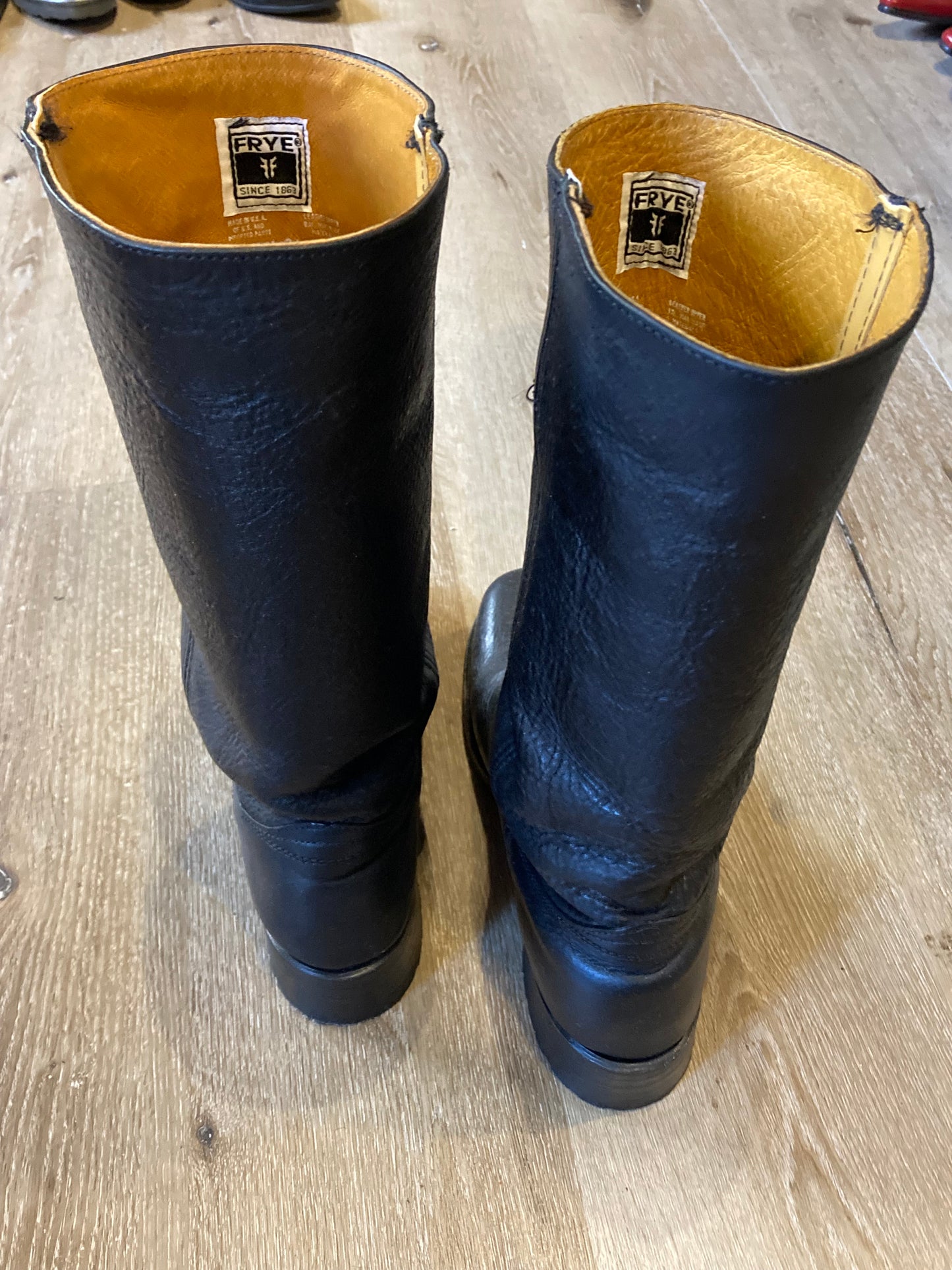 Vintage Frye 77046 black leather boots. Leather lined with synthetic soles. Made in USA. Size 10M/ 12W US, 43 EUR