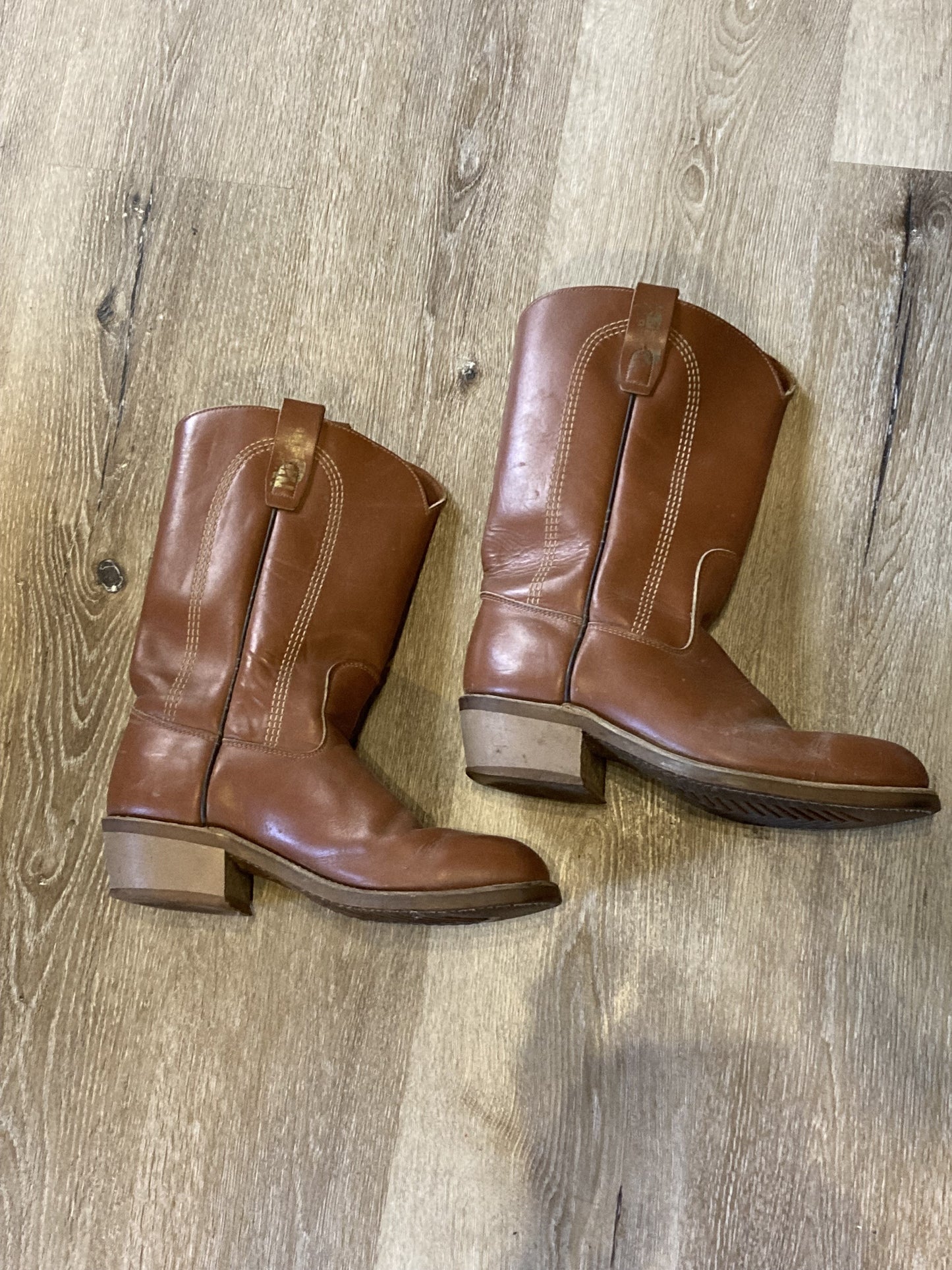 Vintage SECA western style brown leather safety boots with steel toes and goodyear welt synthetic soles. Made in Canada. Size - no marked size but it fits like a 9.5/ 10M US/ 43 EUR