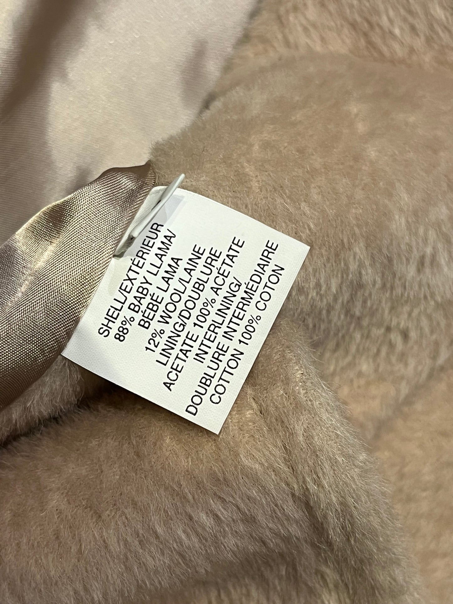 Vintage Mallia long baby lama blend (88% baby lama/ 12% wool) coat with button closures and two front pockets.
Union Made in Canada
Size 16