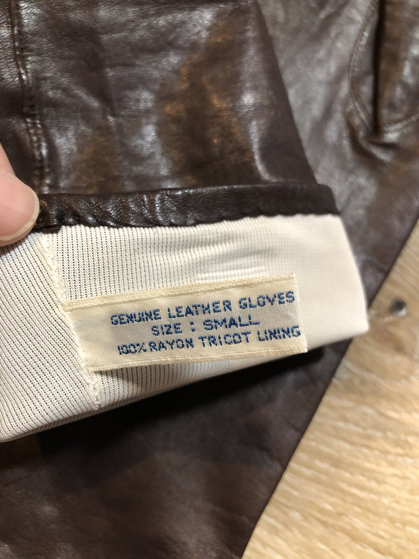 Kingspier Vintage - Brown leather three-quarter length gloves feature a rayon lining. Size small/ 7.