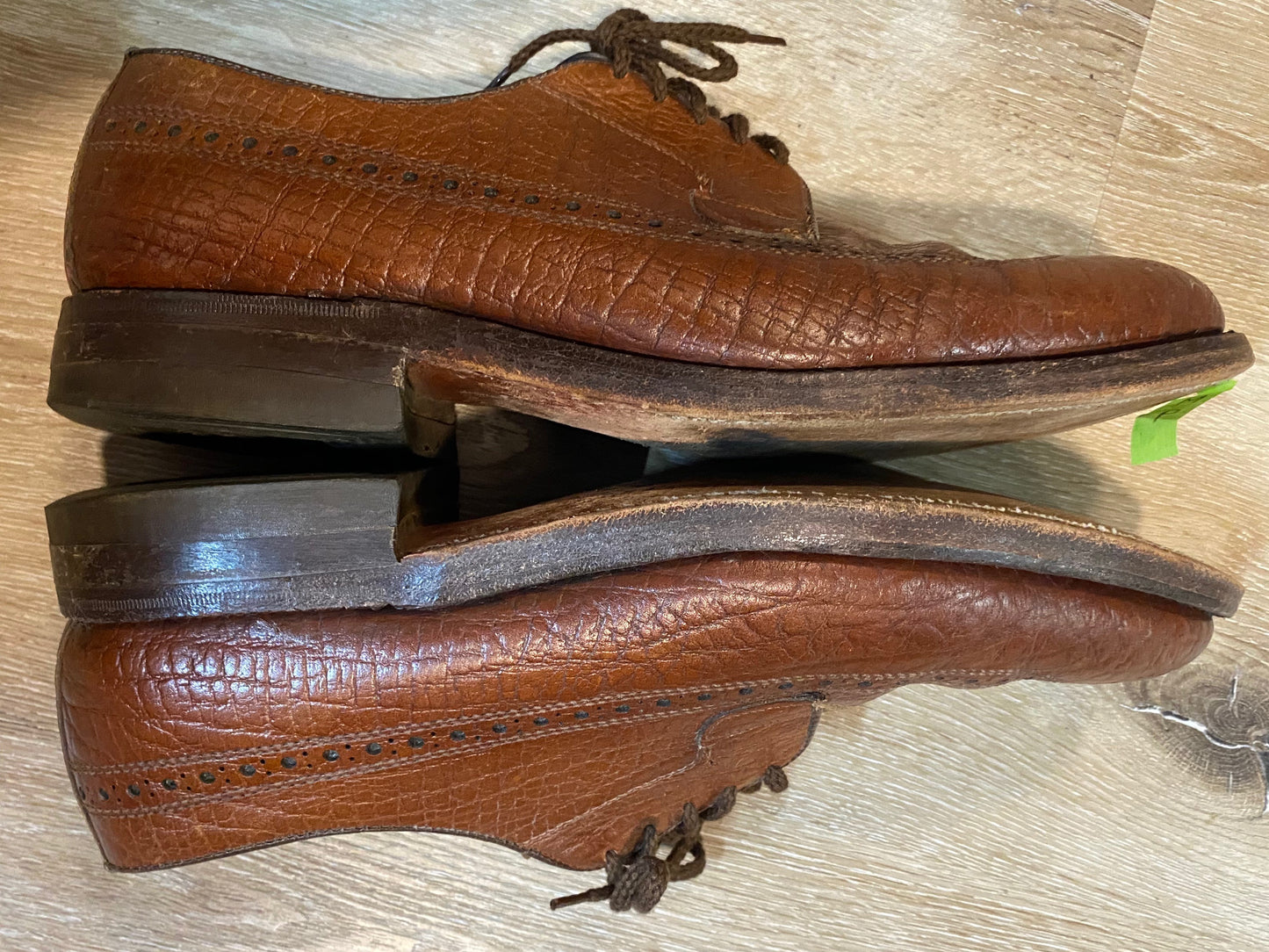 Kingspier Vintage - Brown Full Brogue Wingtip Derbies by The Florsheim Shoe - Sizes: 9M 11W 42EURO, Made in Canada, Large Full Grain Textured Leather, Some Flaking on Right Toe, Leather Soles, Rubber Heels