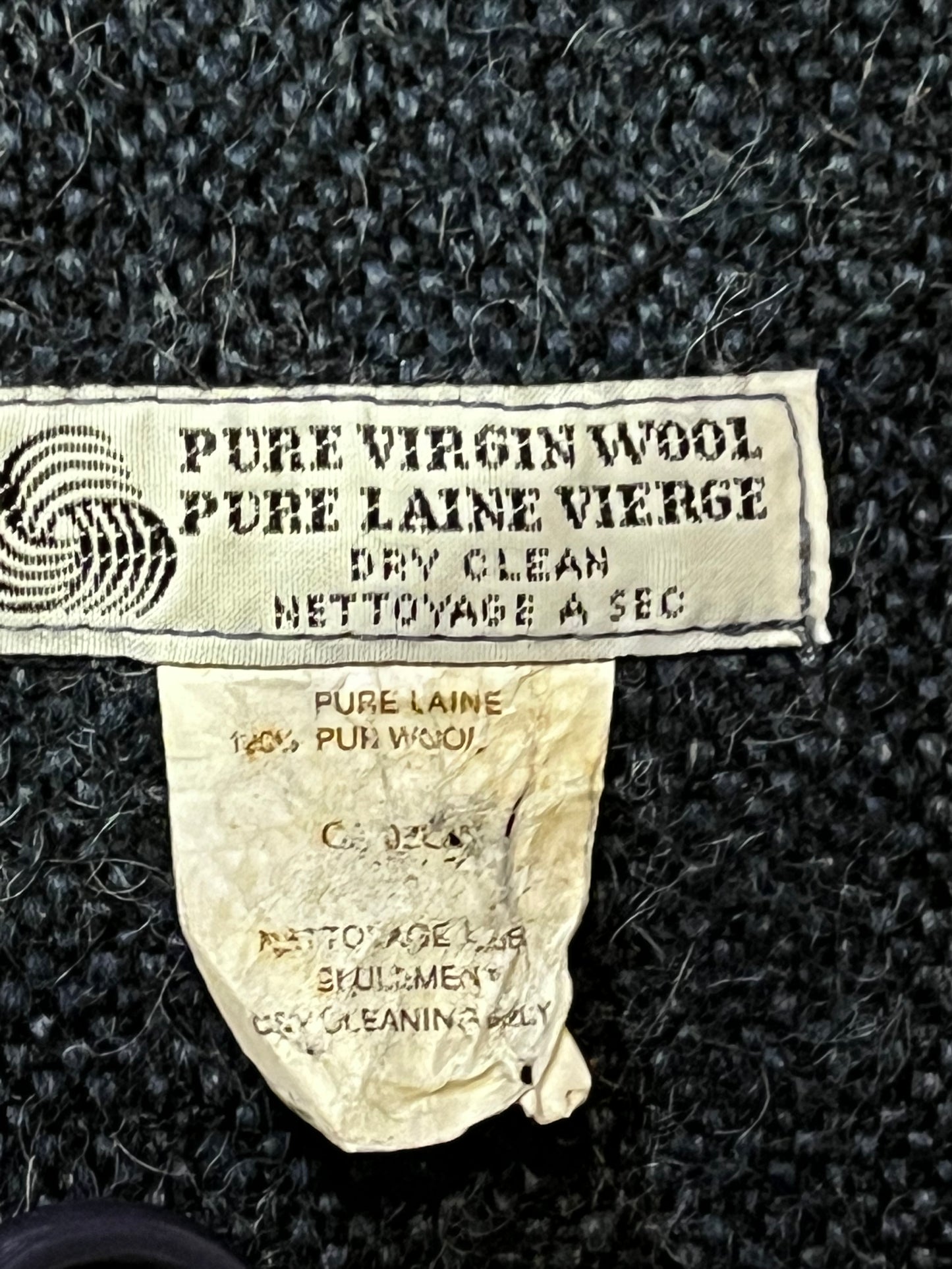 Vintage Epsilon blue and white 100% pure virgin wool coat with attached scarf, button closures and two front pockets.
Made in Canada
Size 10