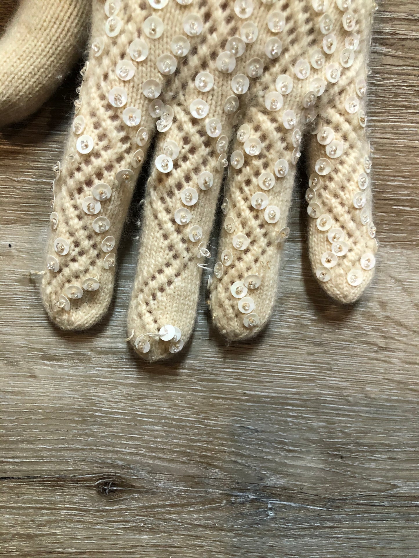 Kingspier Vintage - Vintage white lambswool knit three-quarter length gloves with sequins. Size small/ med/ 7.5.