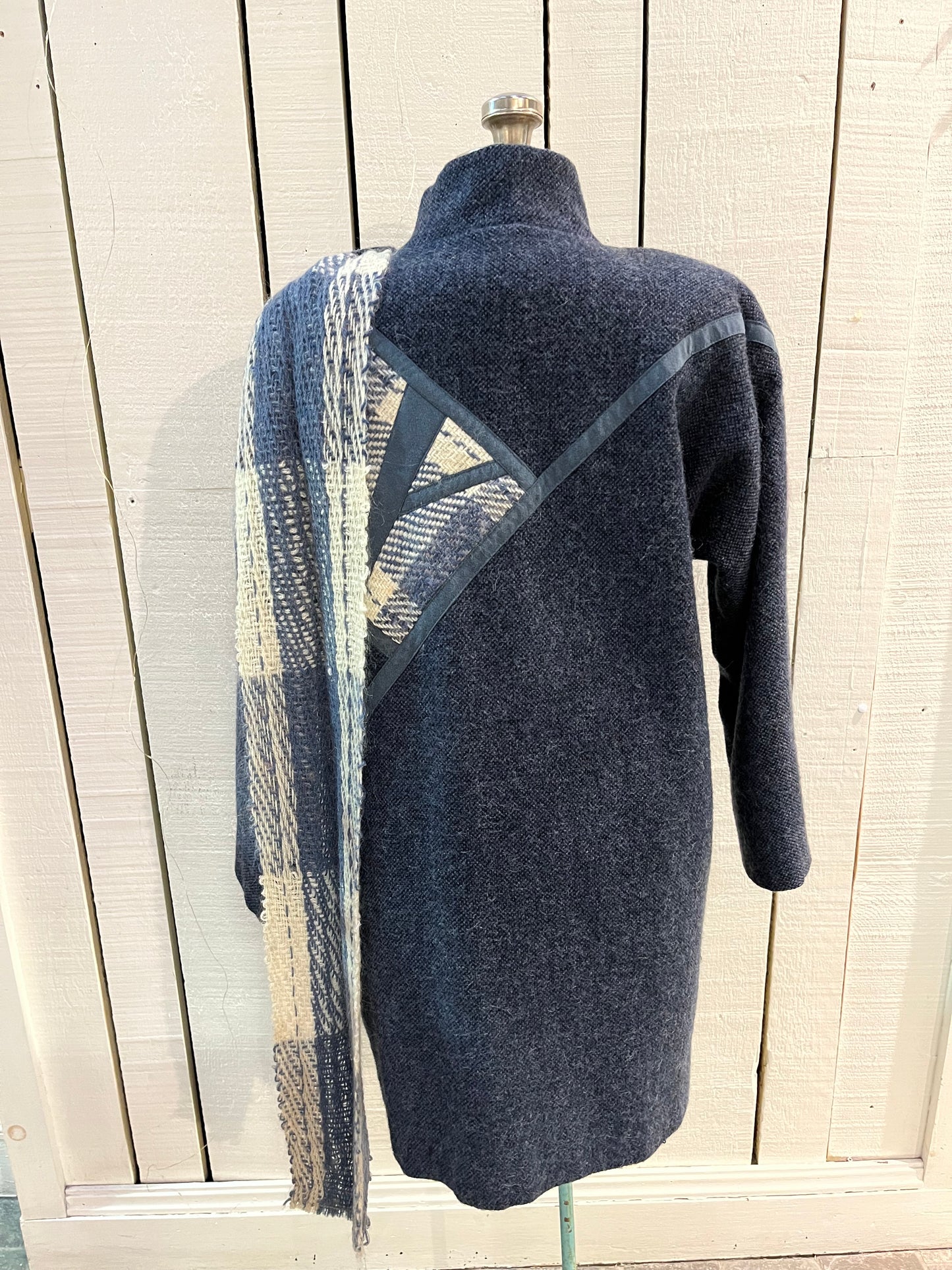 Vintage Epsilon blue and white 100% pure virgin wool coat with attached scarf, button closures and two front pockets.
Made in Canada
Size 10