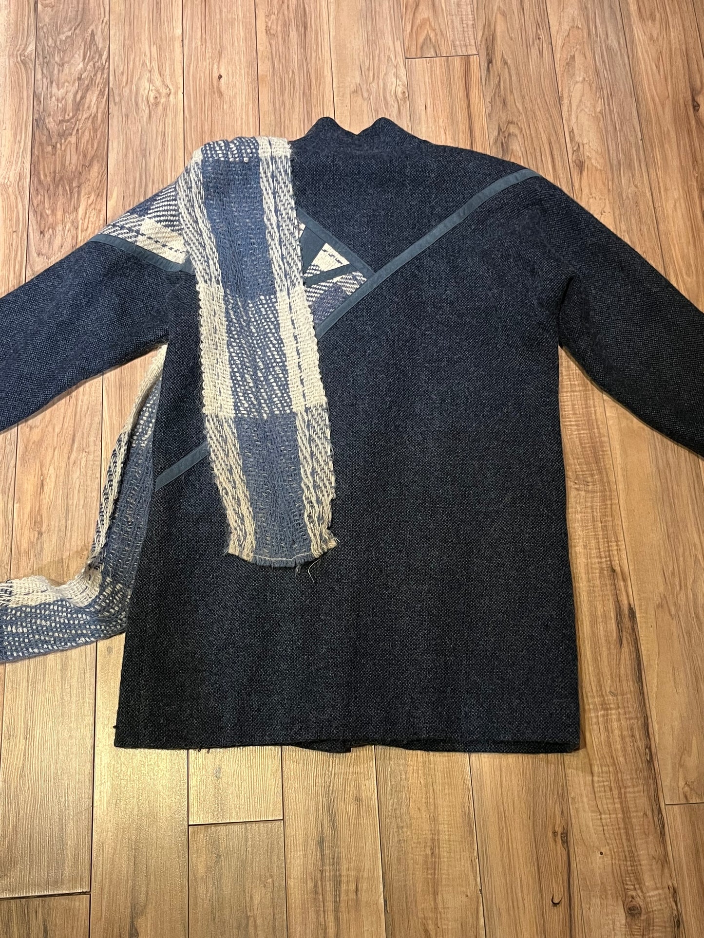 Vintage Epsilon blue and white 100% pure virgin wool coat with attached scarf, button closures and two front pockets.
Made in Canada
Size 10