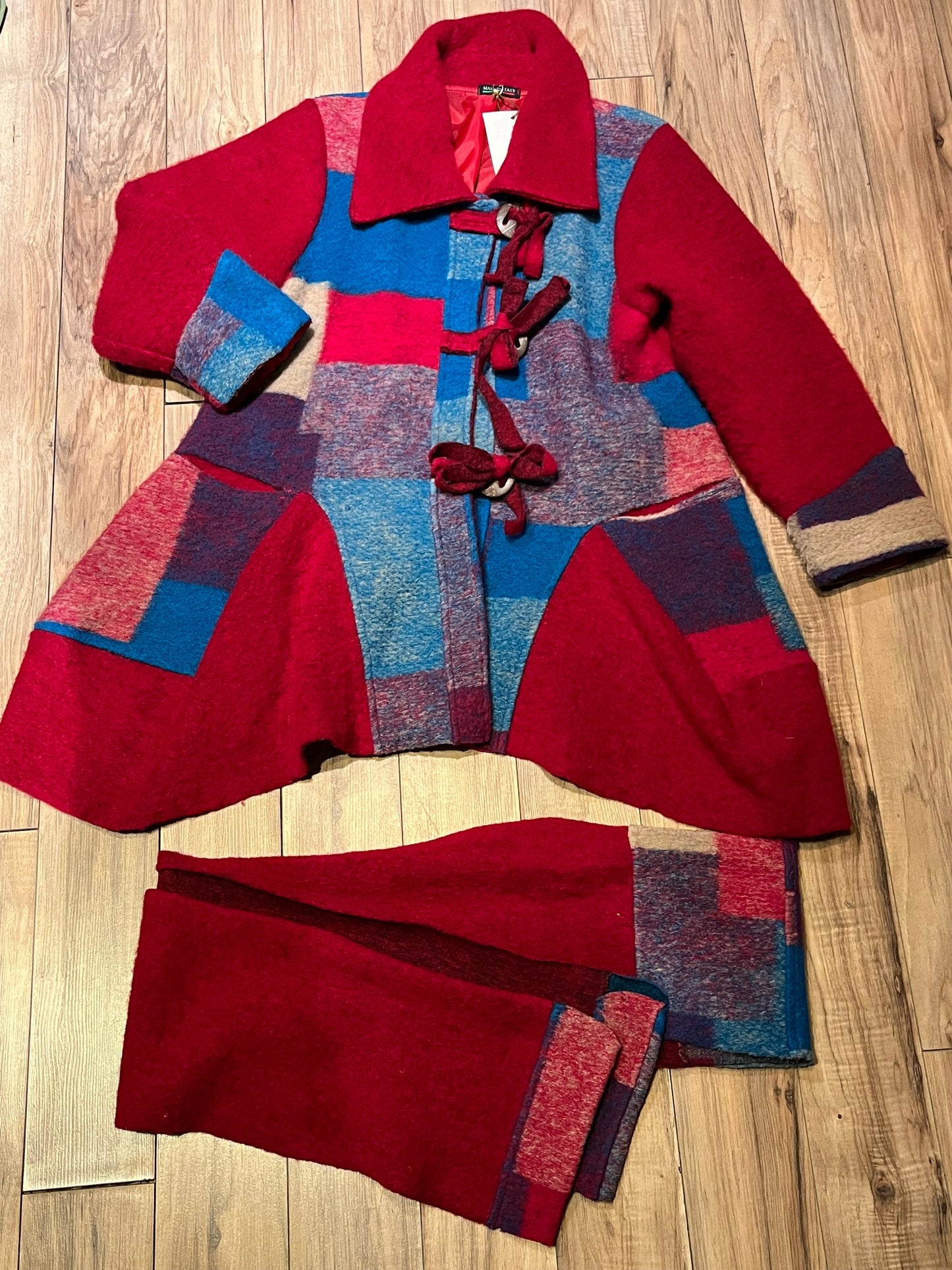 Red and blue wool blend (80% wool/ 20%) patch work coat with matching scarf, toggle closures and two front pockets.
Made in Italy
Chest 43”