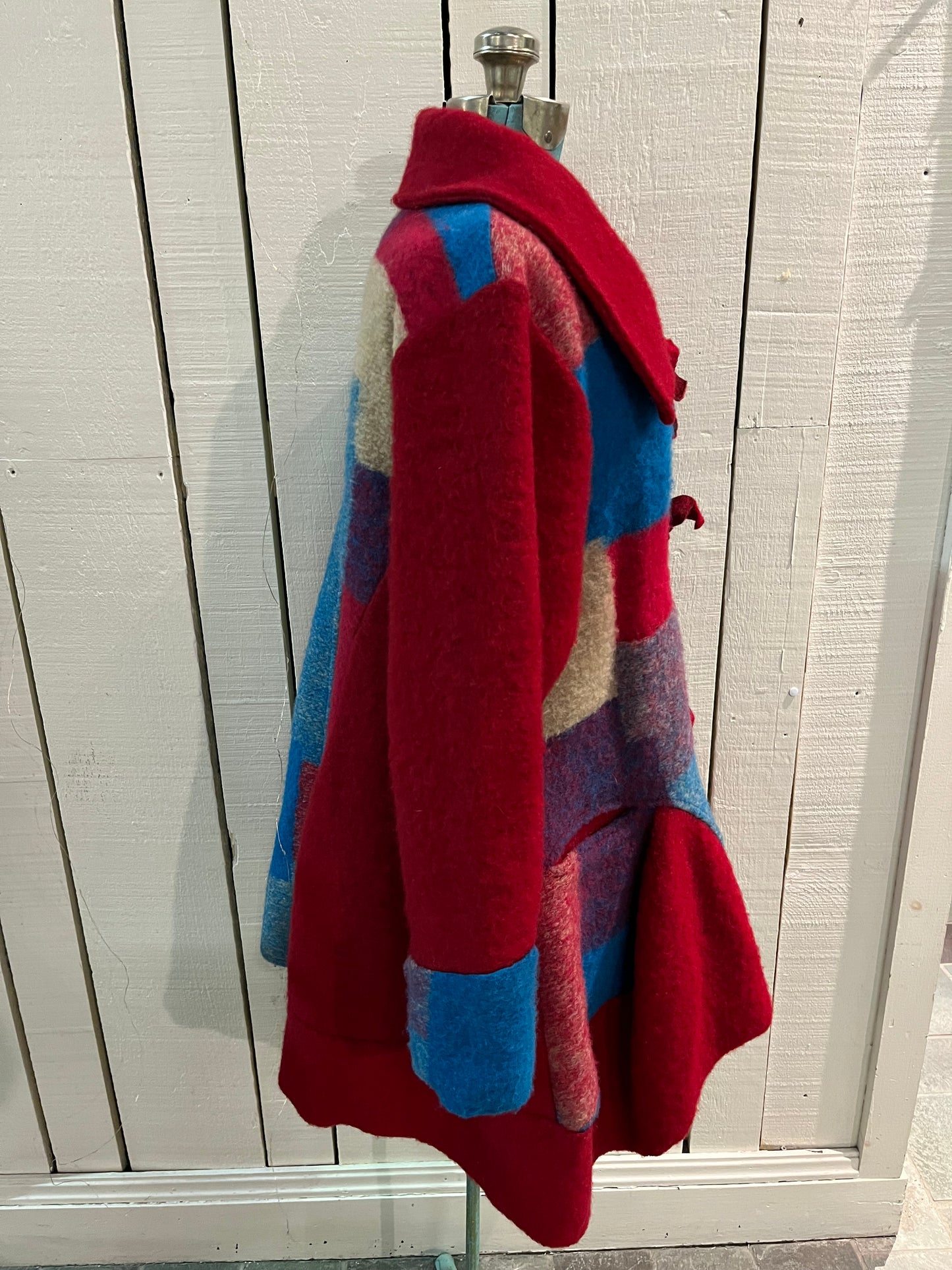 Red and blue wool blend (80% wool/ 20%) patch work coat with matching scarf, toggle closures and two front pockets.
Made in Italy
Chest 43”
