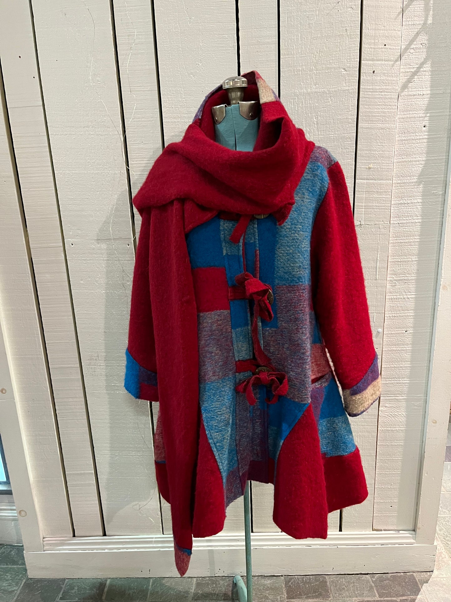 Red and blue wool blend (80% wool/ 20%) patch work coat with matching scarf, toggle closures and two front pockets.
Made in Italy
Chest 43”
