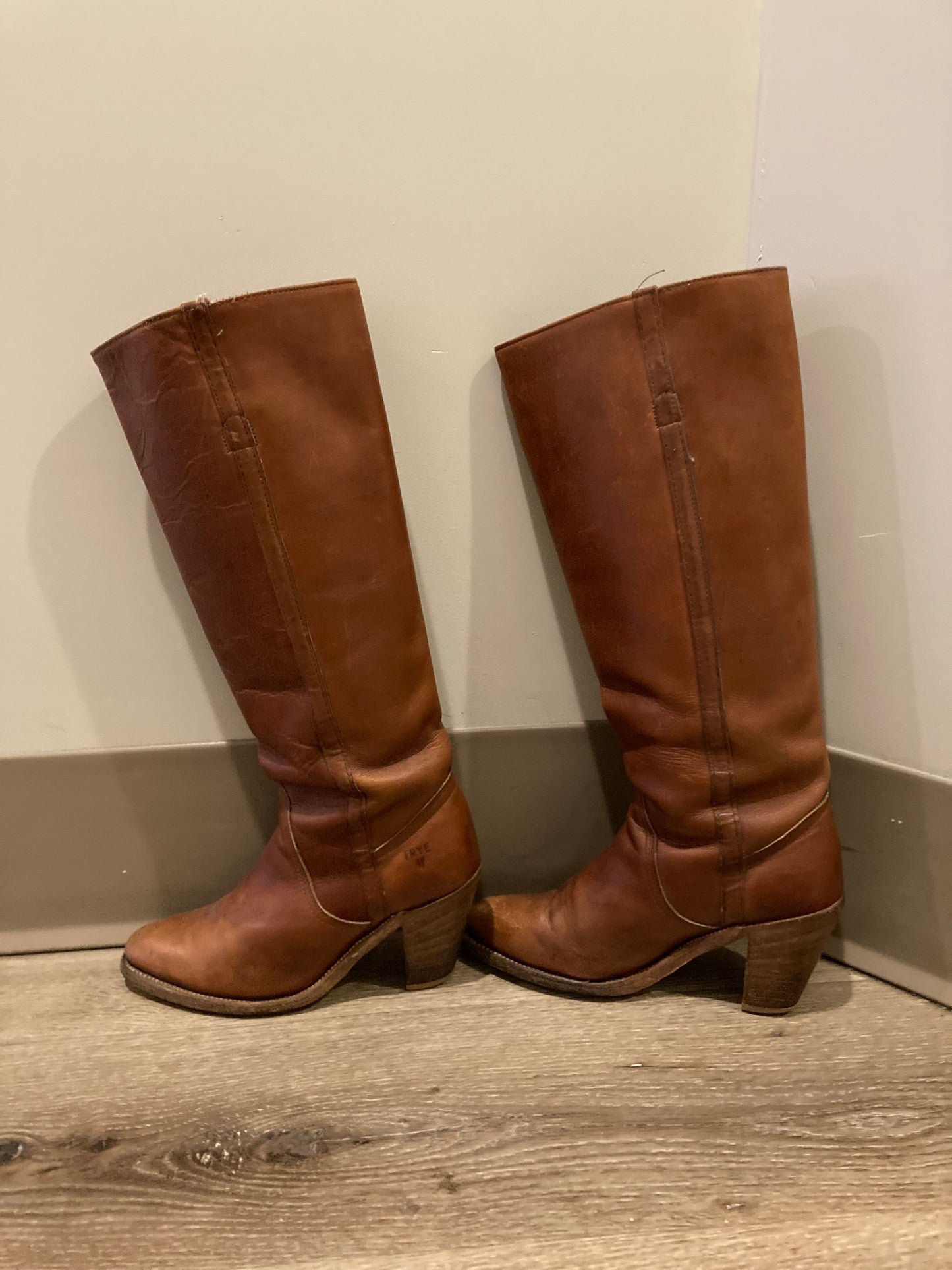 Vintage Frye brown leather knee high boots with 3" high heel. Size 7.5W US/ 38 EUR